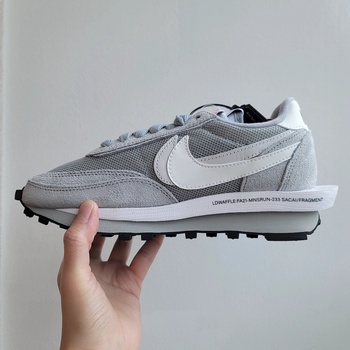 Nike x Sacai x Fragment LDWaffle Light Smoke Grey 착용 스타일 - 2