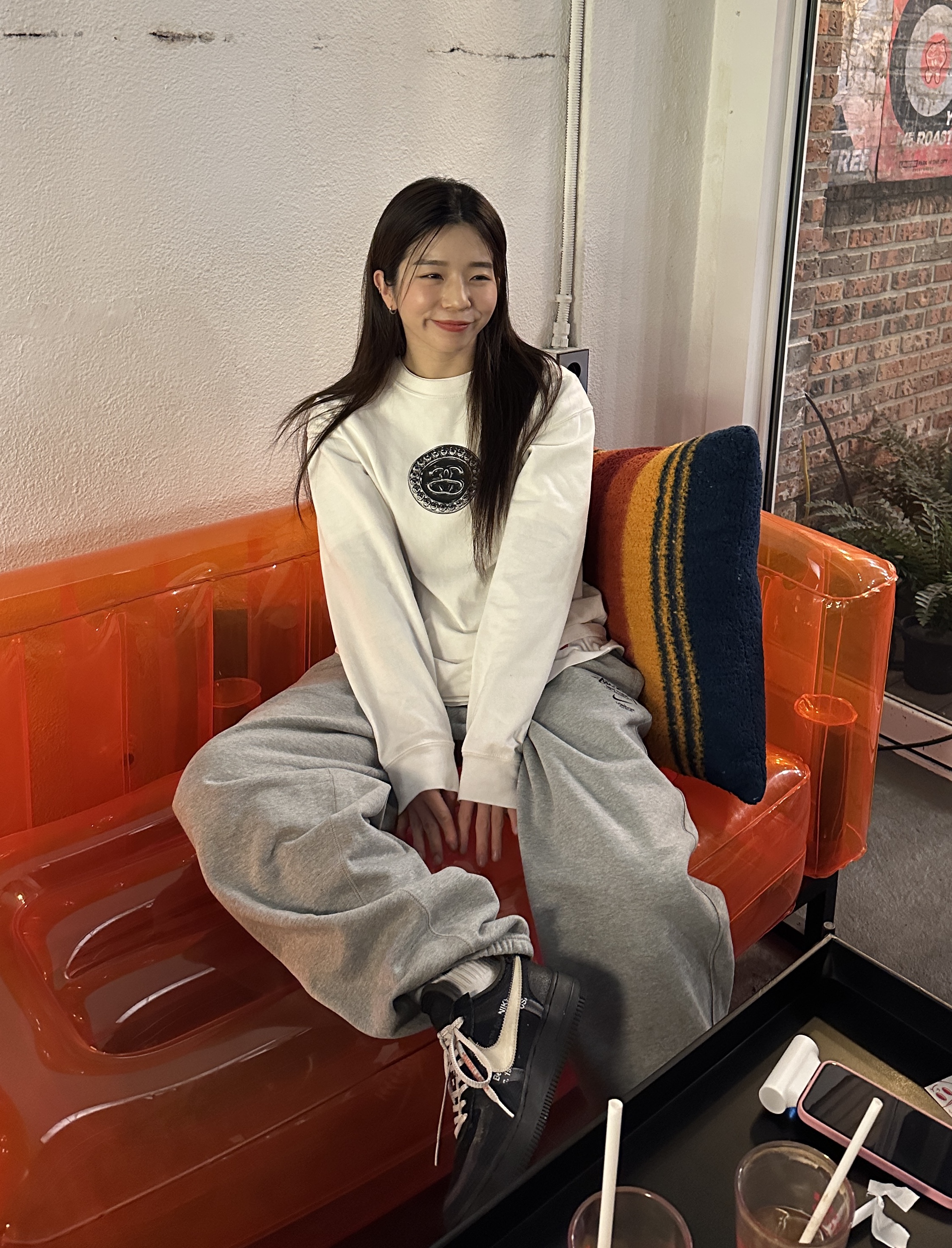 Nike x Off-White Air Force 1 Low Black White, Nike x Stussy Big Swoosh LS T-Shirt White - Asia 착용 스타일 - 2