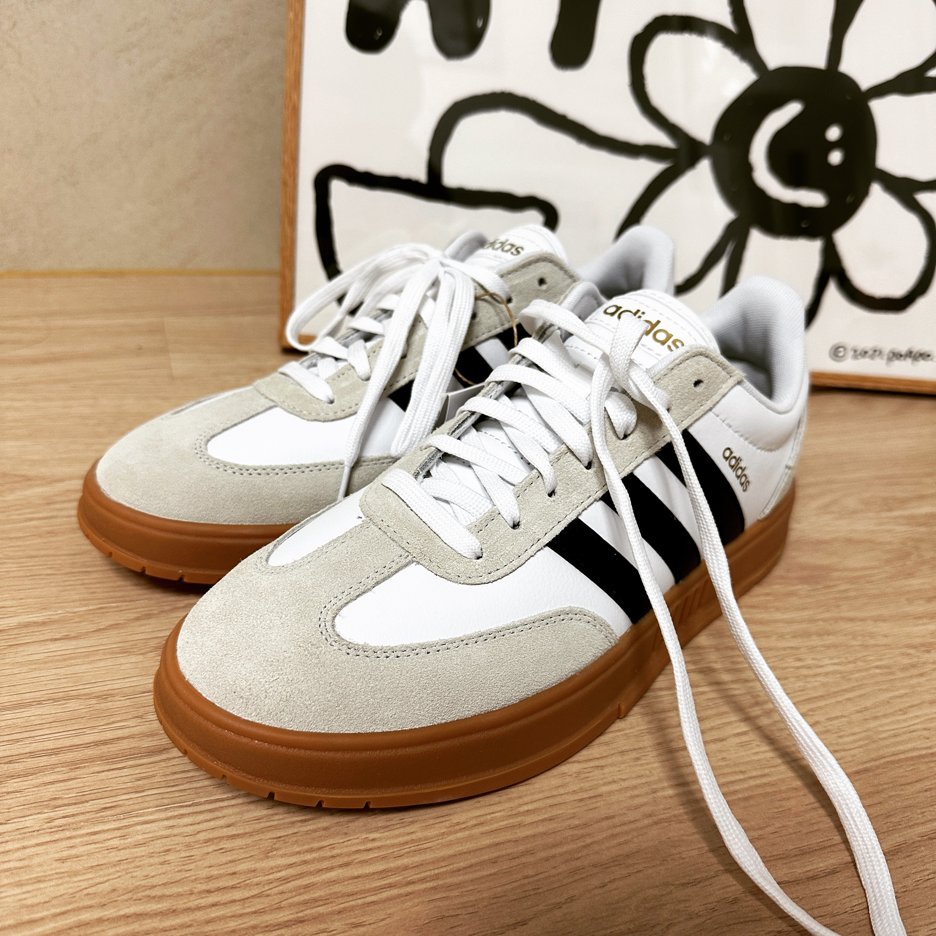 Adidas Gradas White Core Black 착용 스타일 - 1