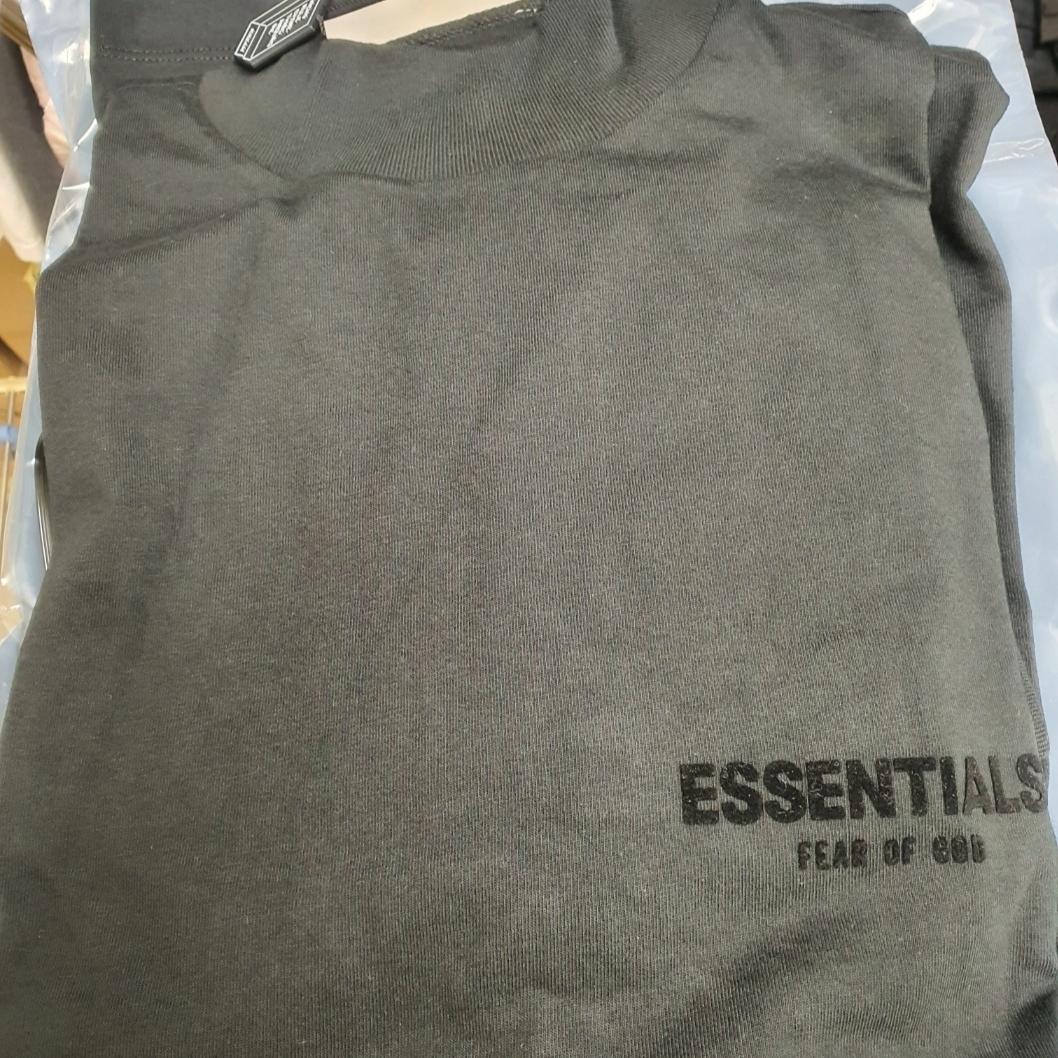 Essentials The Core Collection Long Sleeve T-Shirt Stretch Limo 착용 스타일