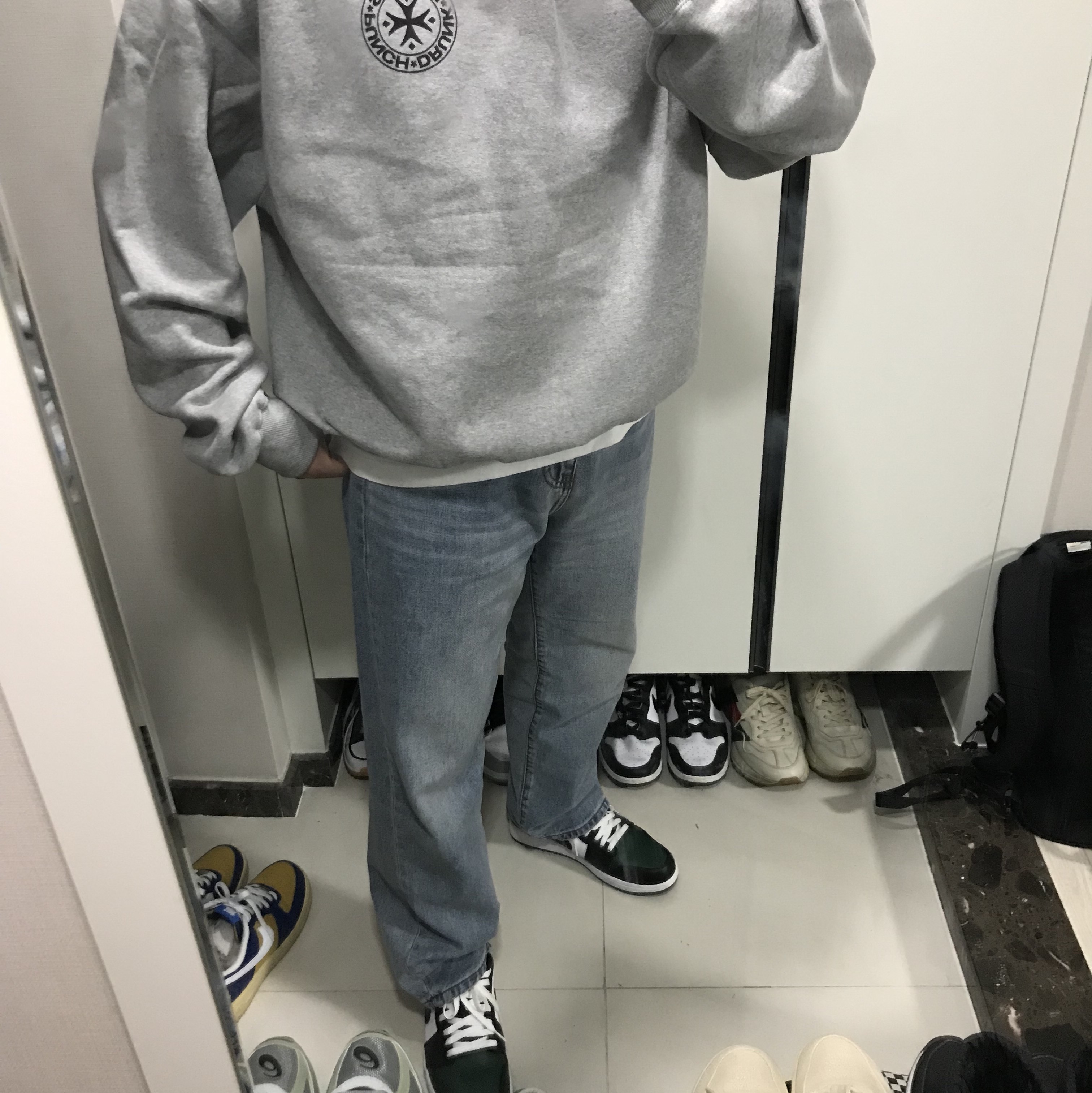Punch Drunk Parties Circle Logo Oversized Hoodie Gray, Jordan 1 Low Green Toe 착용 스타일