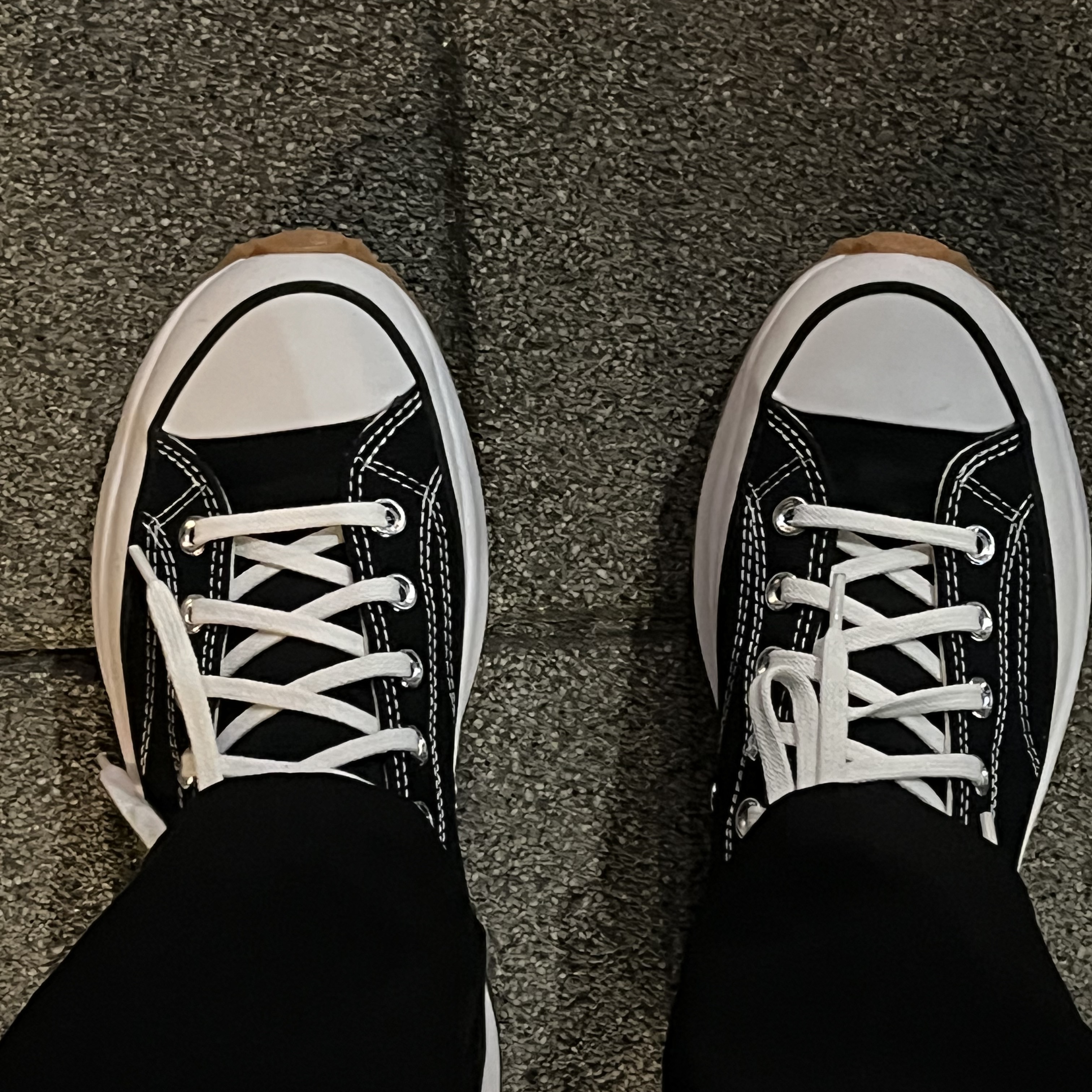 Converse Run Star Hike Hi Black White Gum 착용 스타일