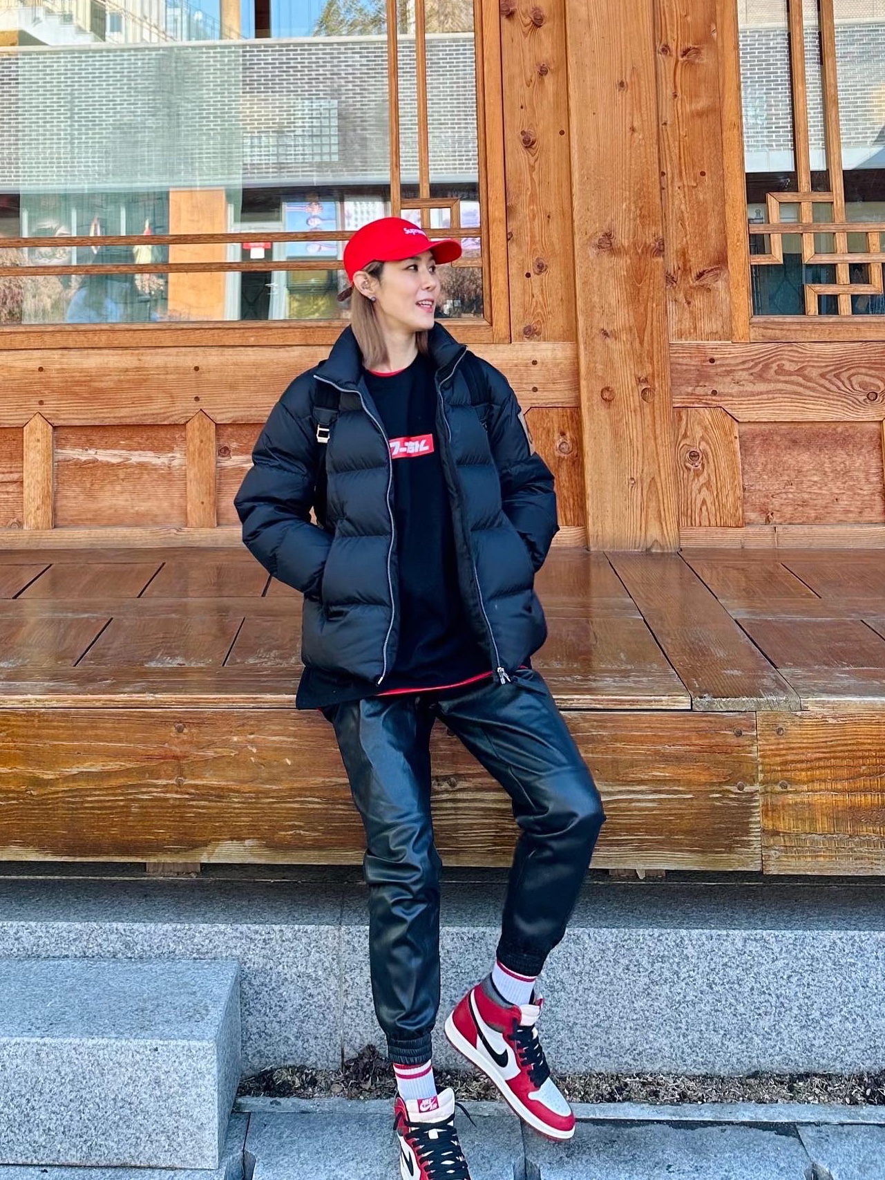 Jordan 1 Retro High OG Chicago 2022, Apple AirPods Max Lightning Silver (Korean Ver.) 착용 스타일 - 1