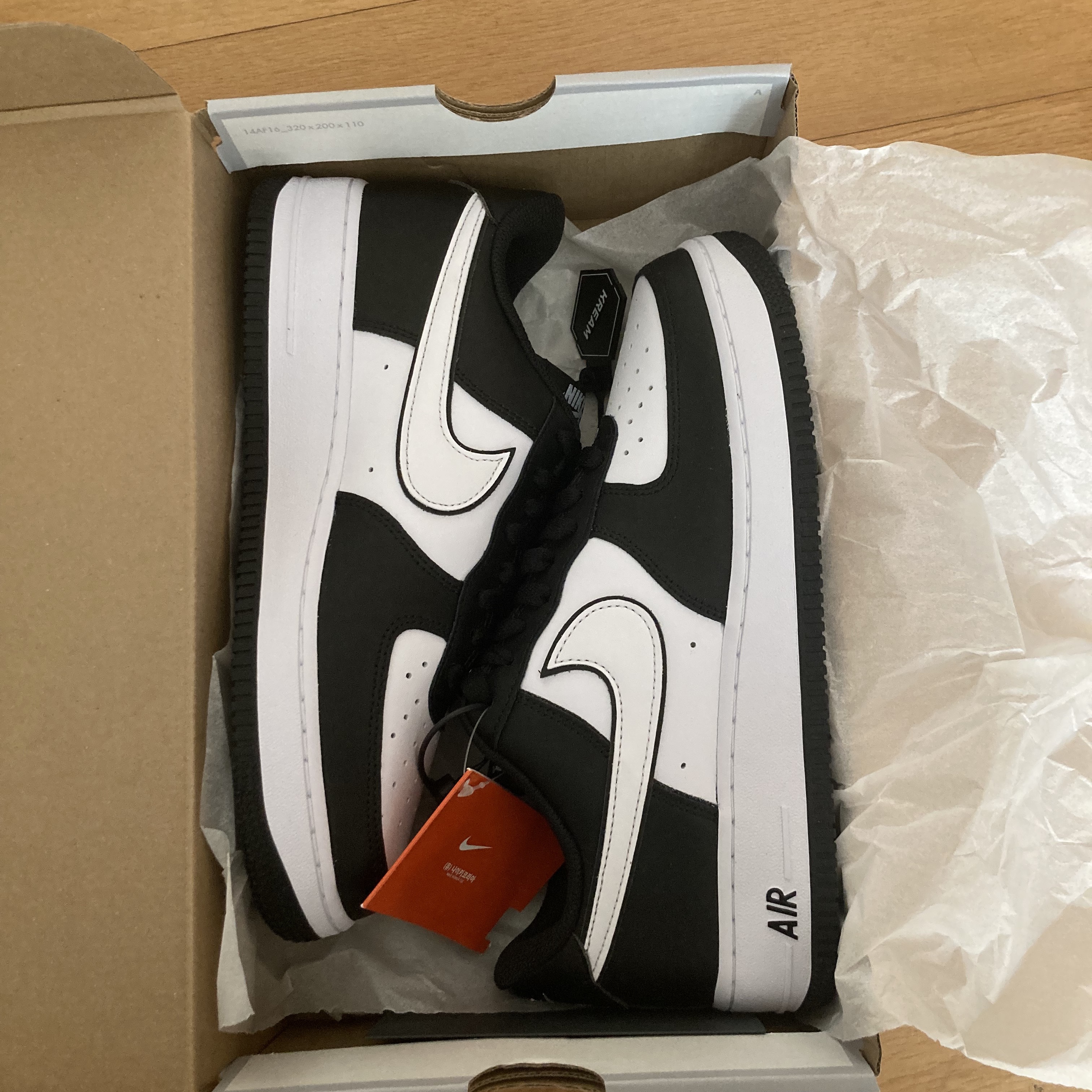 Nike Air Force 1 '07 Black White 착용 스타일