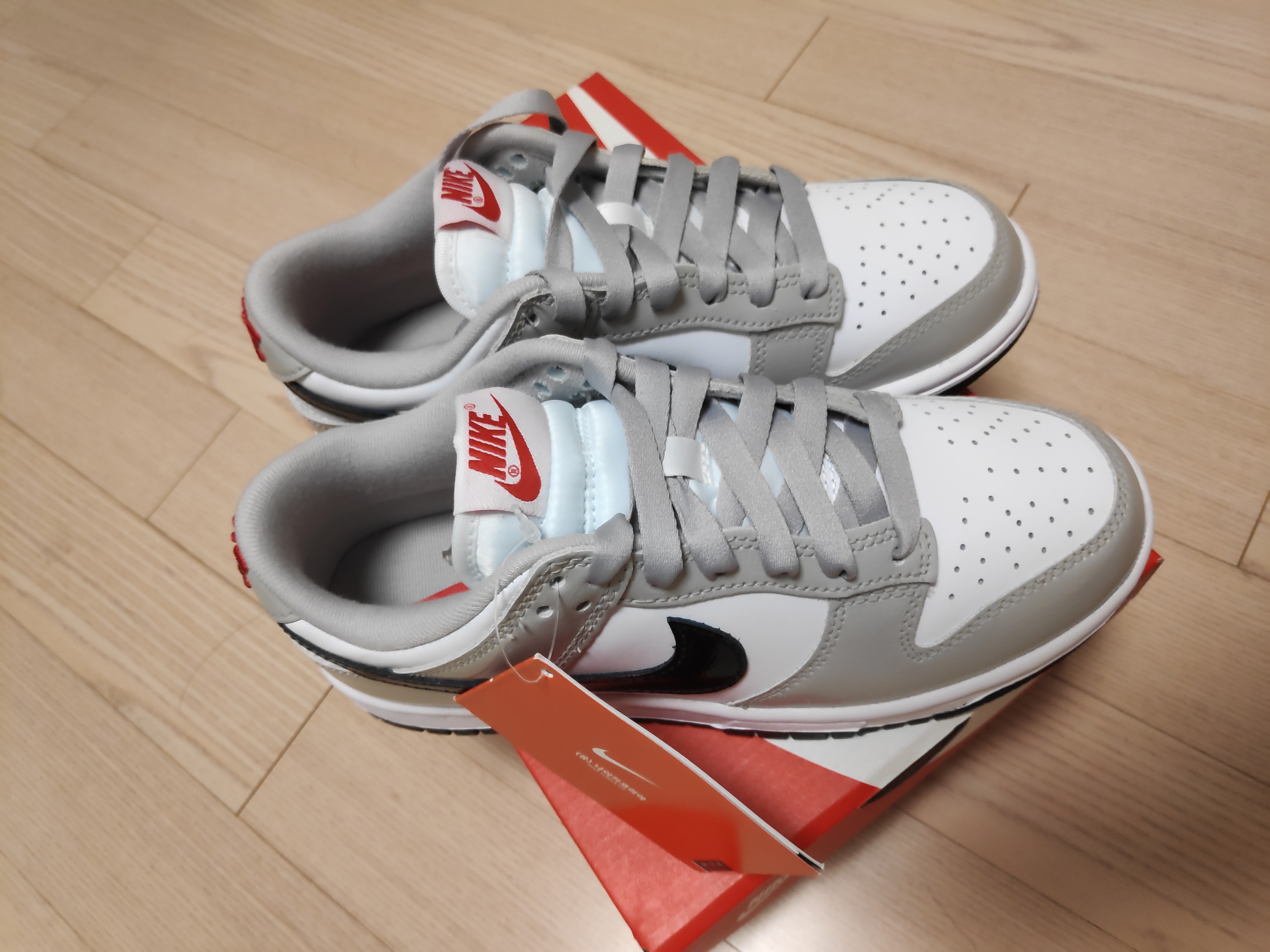 (W) Nike Dunk Low Essential Light Iron Ore Black 착용 스타일 - 4
