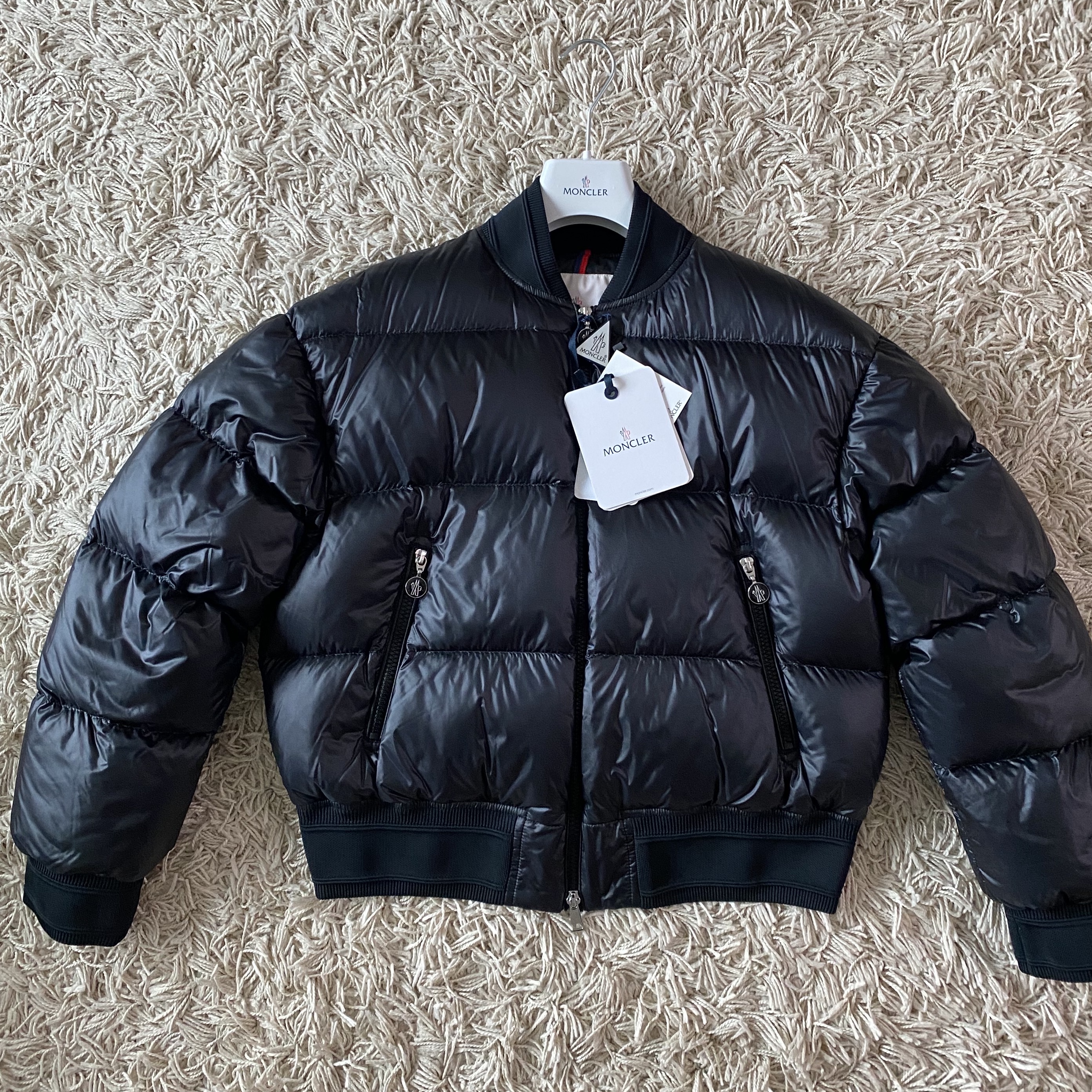 Moncler Merlat Short Down Jacket Black - 23SS 착용 스타일 - 1