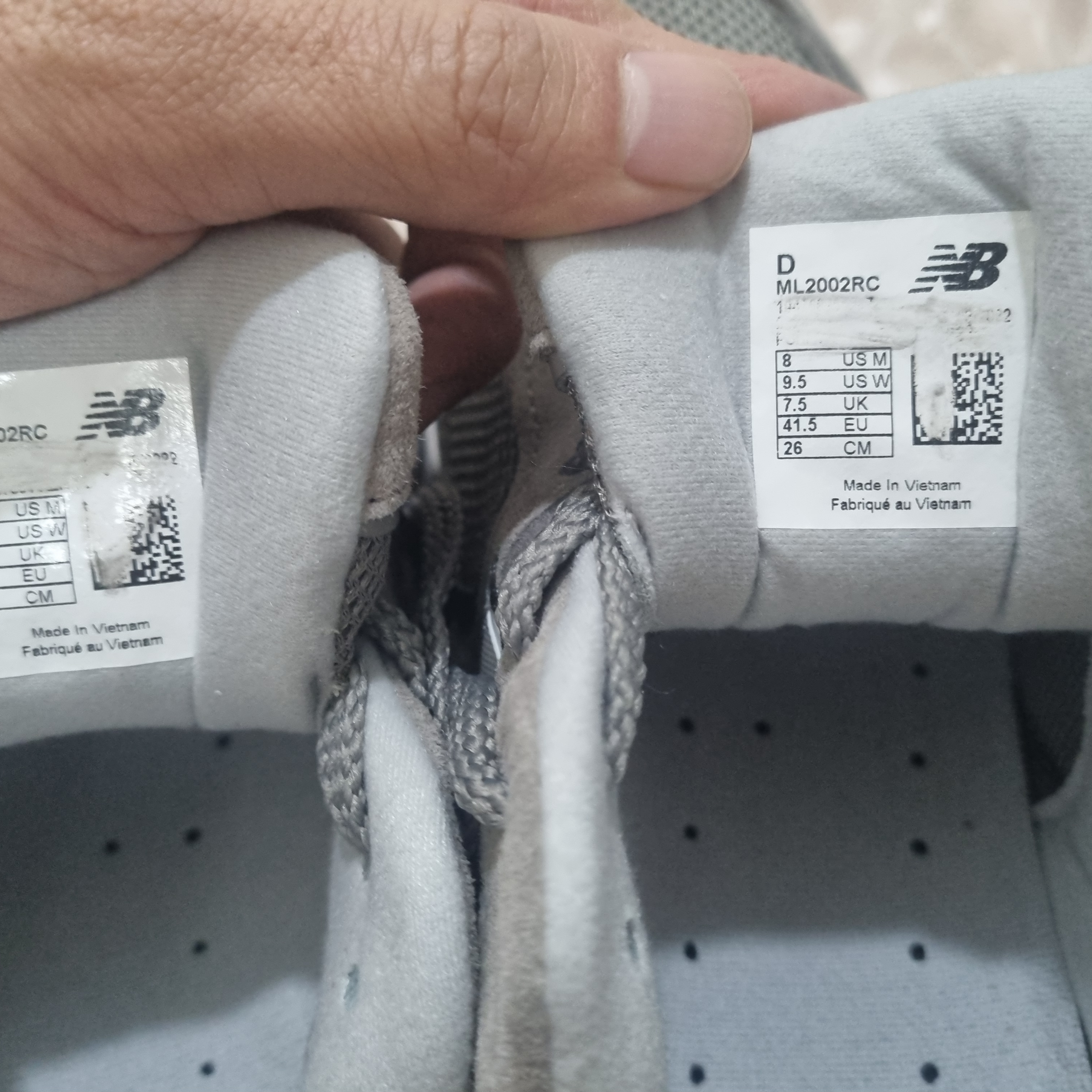 New Balance 2002R Grey 착용 스타일