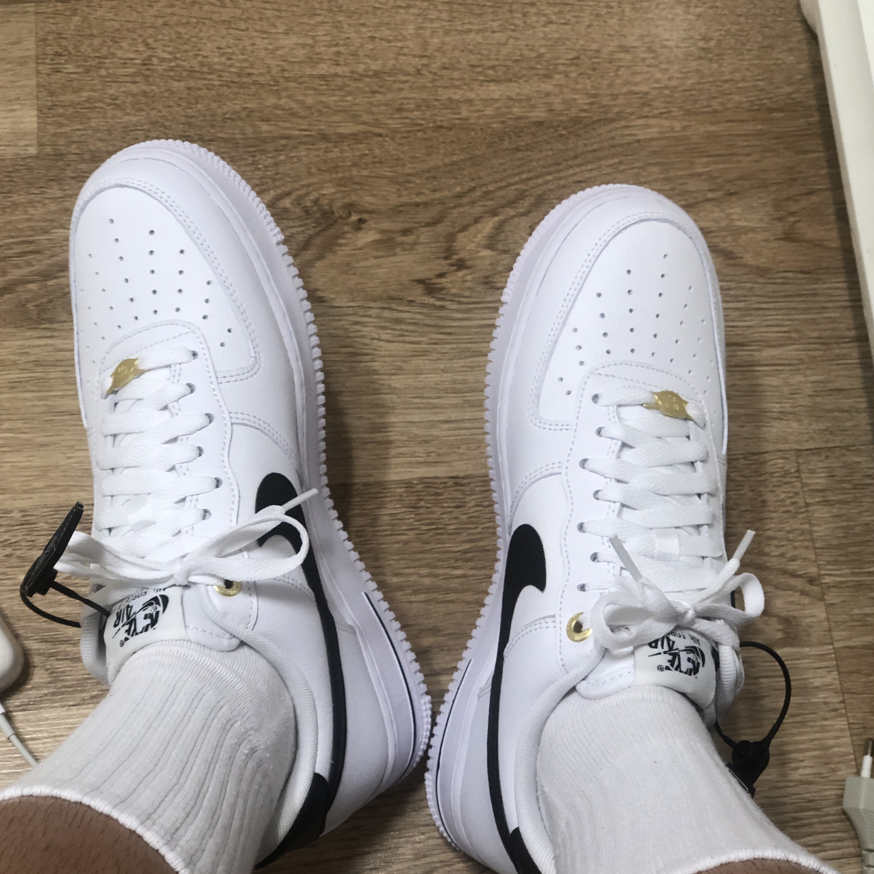 Nike Air Force 1 '07 LV8 40th Anniversary Join Forces White Black 착용 스타일