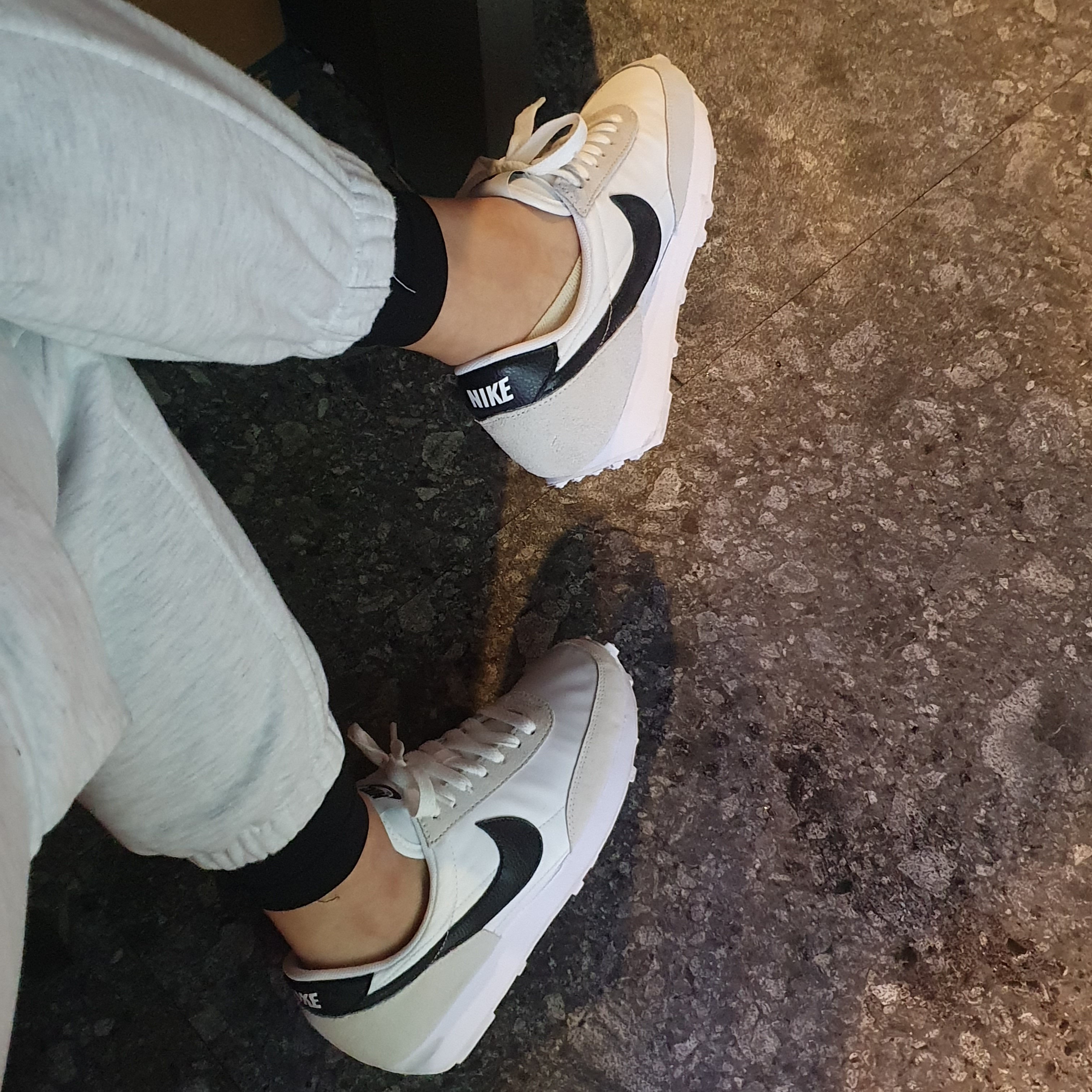 (W) Nike Daybreak Summit White Black 착용 스타일