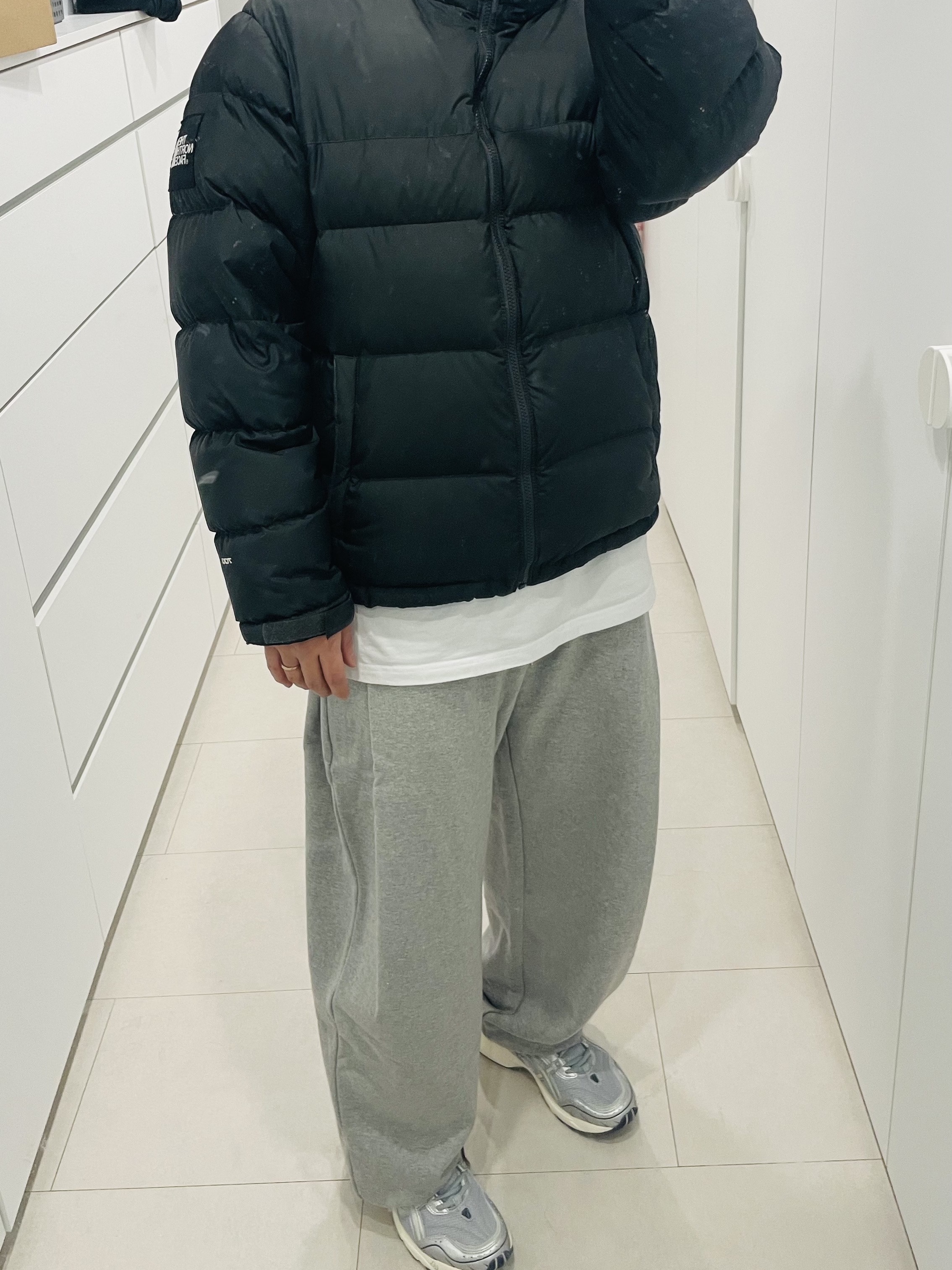 Asics Gel-1090 Piedmont Grey, The North Face 1992 Nuptse Jacket Charcoal 착용 스타일