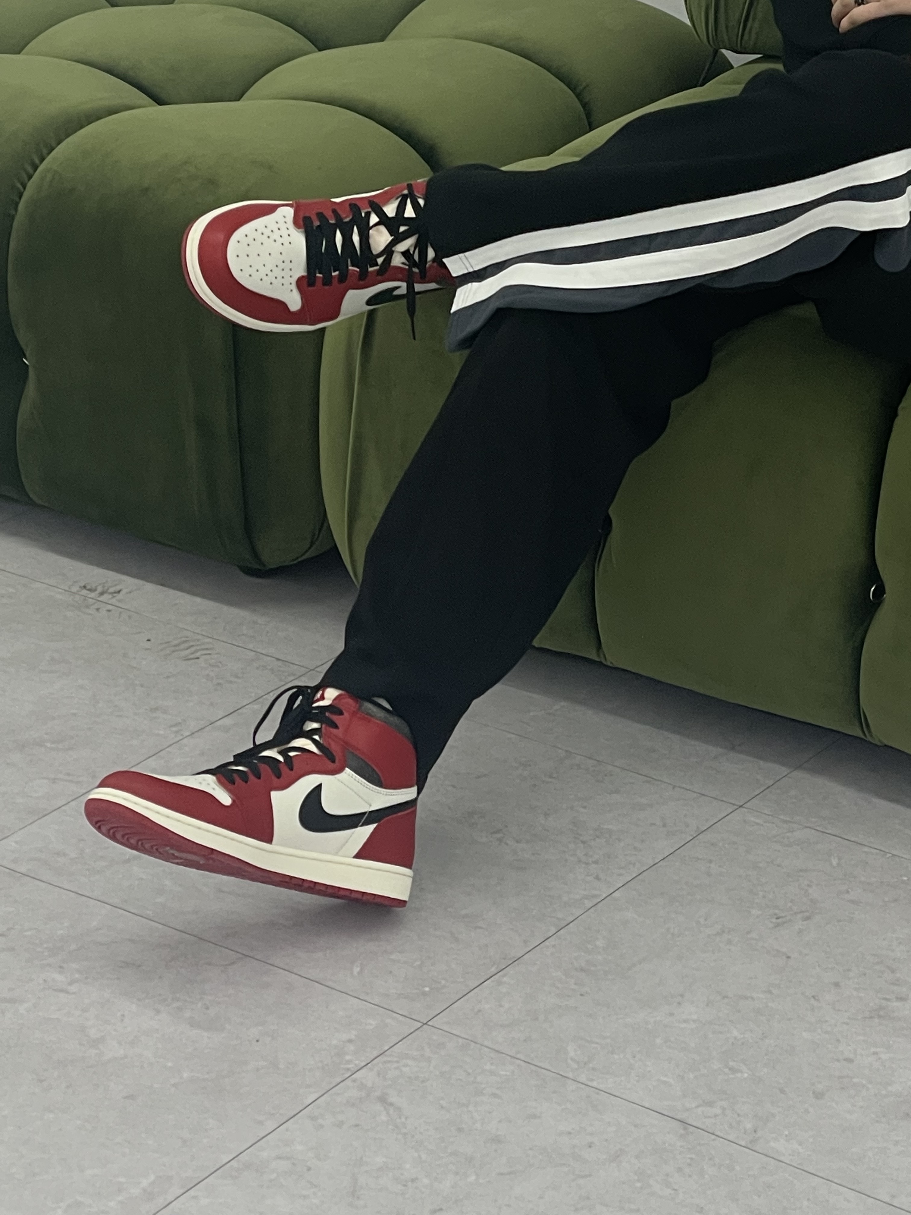 Jordan 1 Retro High OG Chicago 2022, Stussy Stock DSM Los Angeles Hoodie Black 2021 착용 스타일 - 2