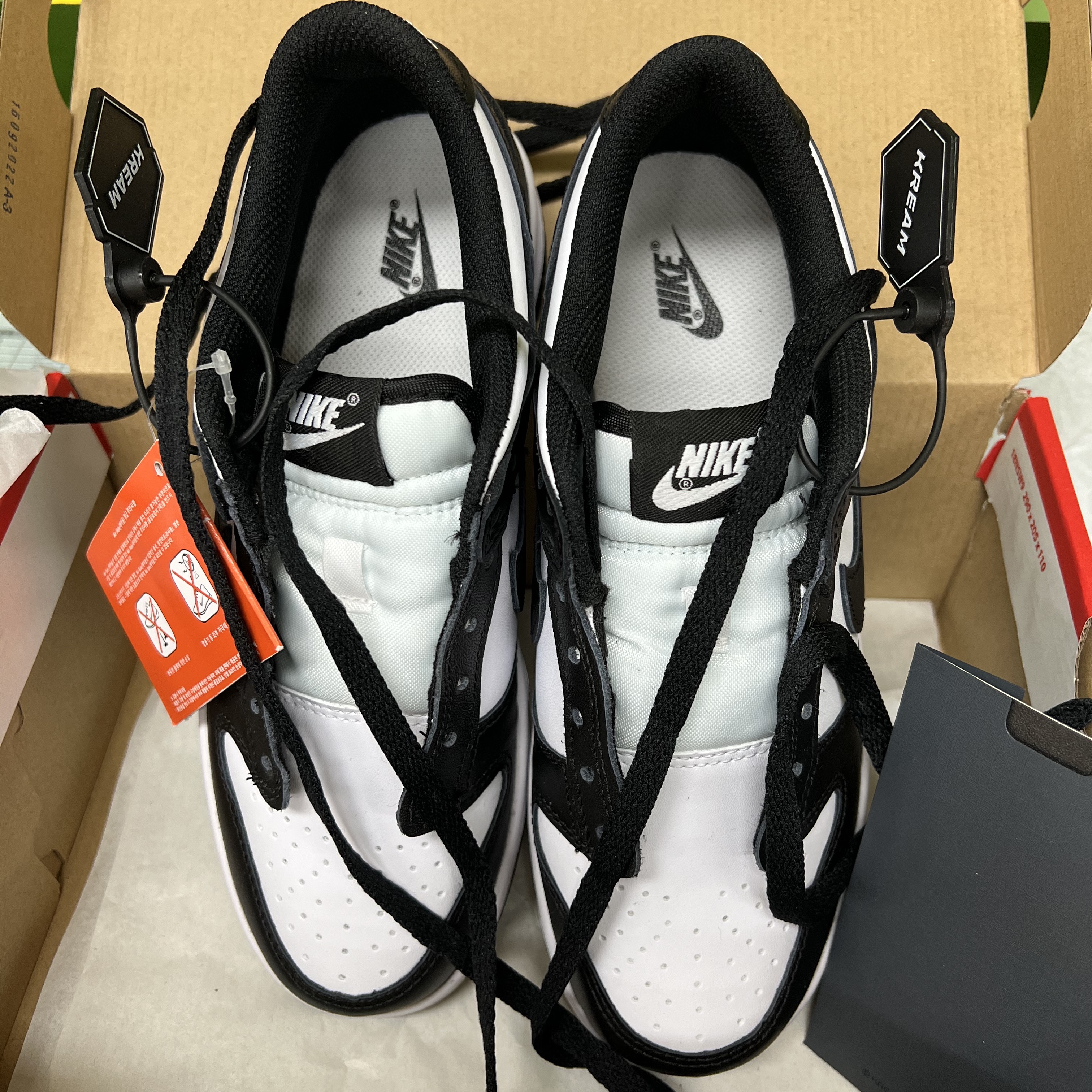 (GS) Nike Dunk Low Black 착용 스타일 - 2