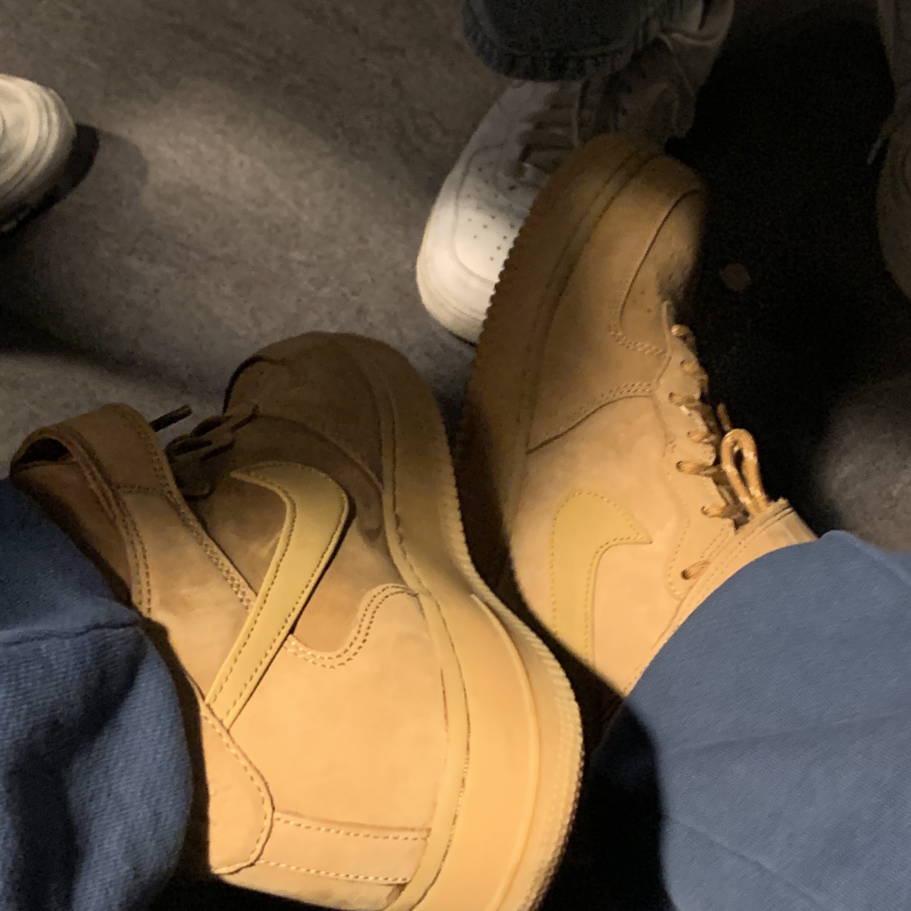 Nike Air Force 1 Mid '07 WB Flax 착용 스타일