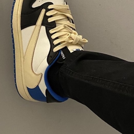Jordan 1 x Travis Scott x Fragment Retro Low OG SP Military Blue 착용 스타일