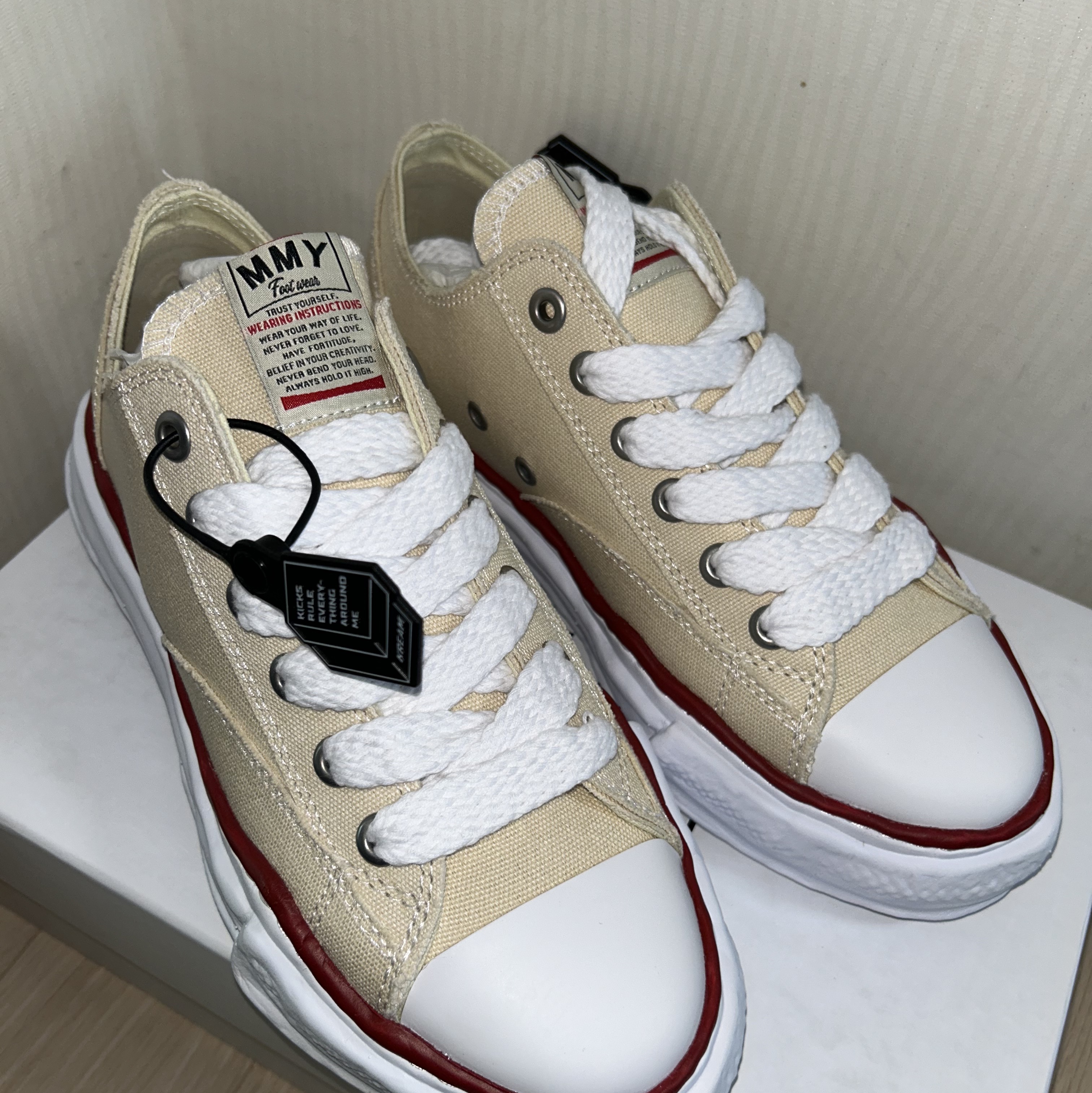 Maison Mihara Yasuhiro Peterson OG Sole Canvas Low-top Sneakers Natural 착용 스타일