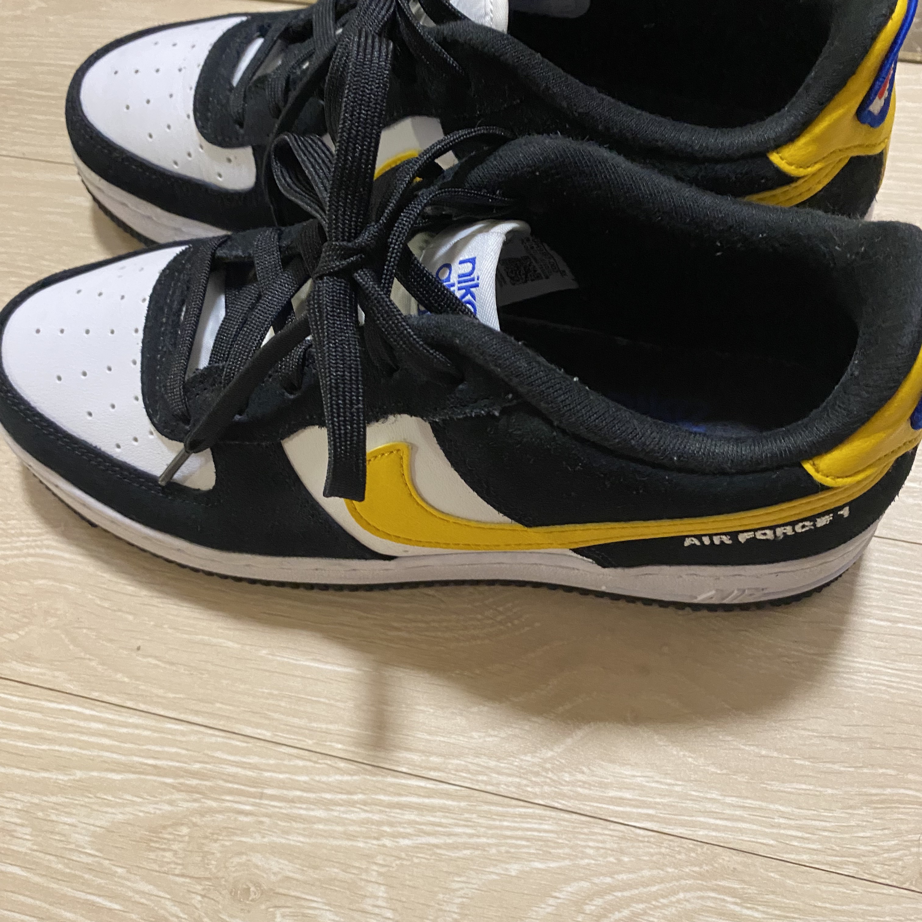 (GS) Nike Air Force 1 LV8 Athletic Club Black Dark Sulfur 착용 스타일