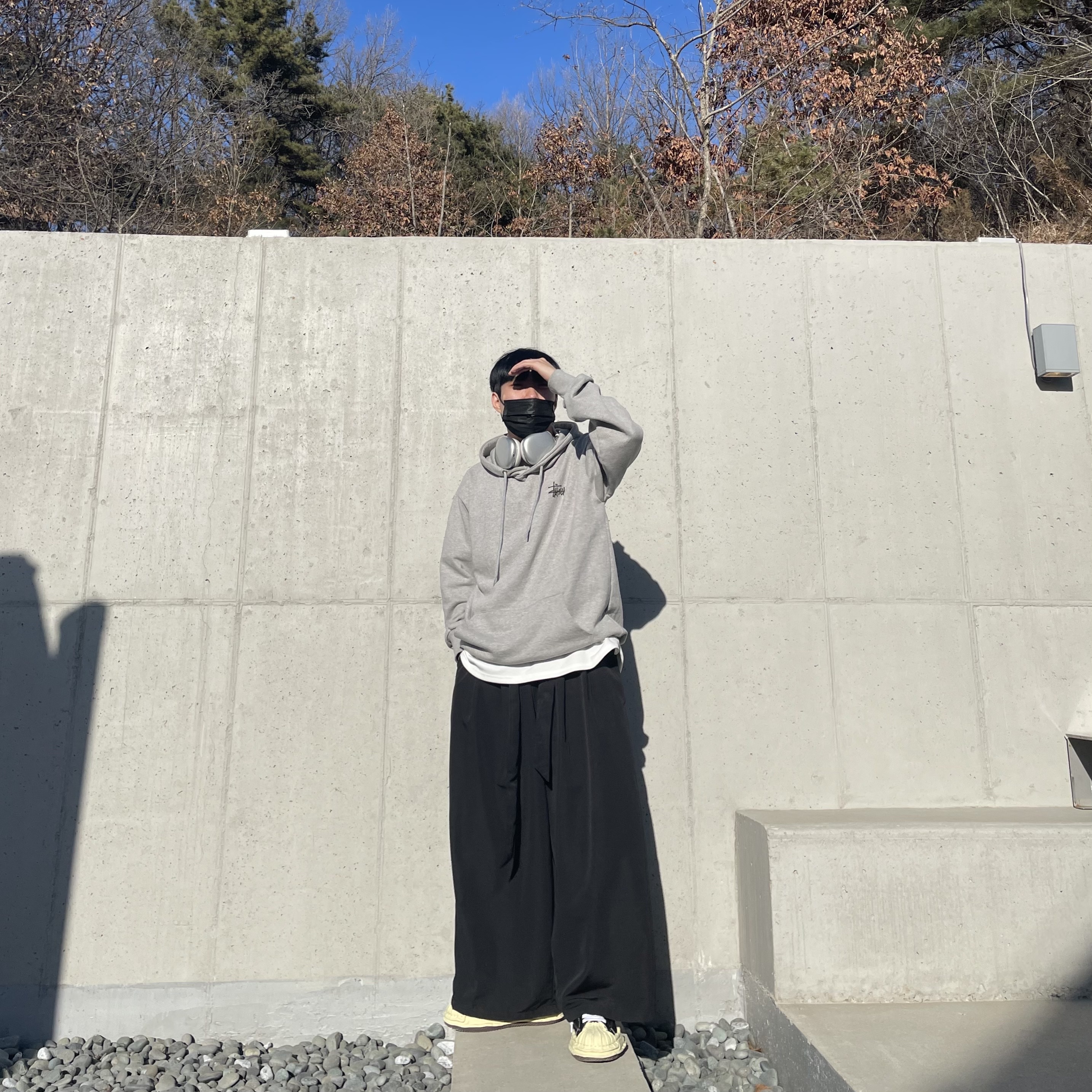Maison Mihara Yasuhiro Blakey VL OG Sole Canvas Low-top Sneakers Black, Apple AirPods Max Lightning Silver (Korean Ver.) 착용 스타일 - 3