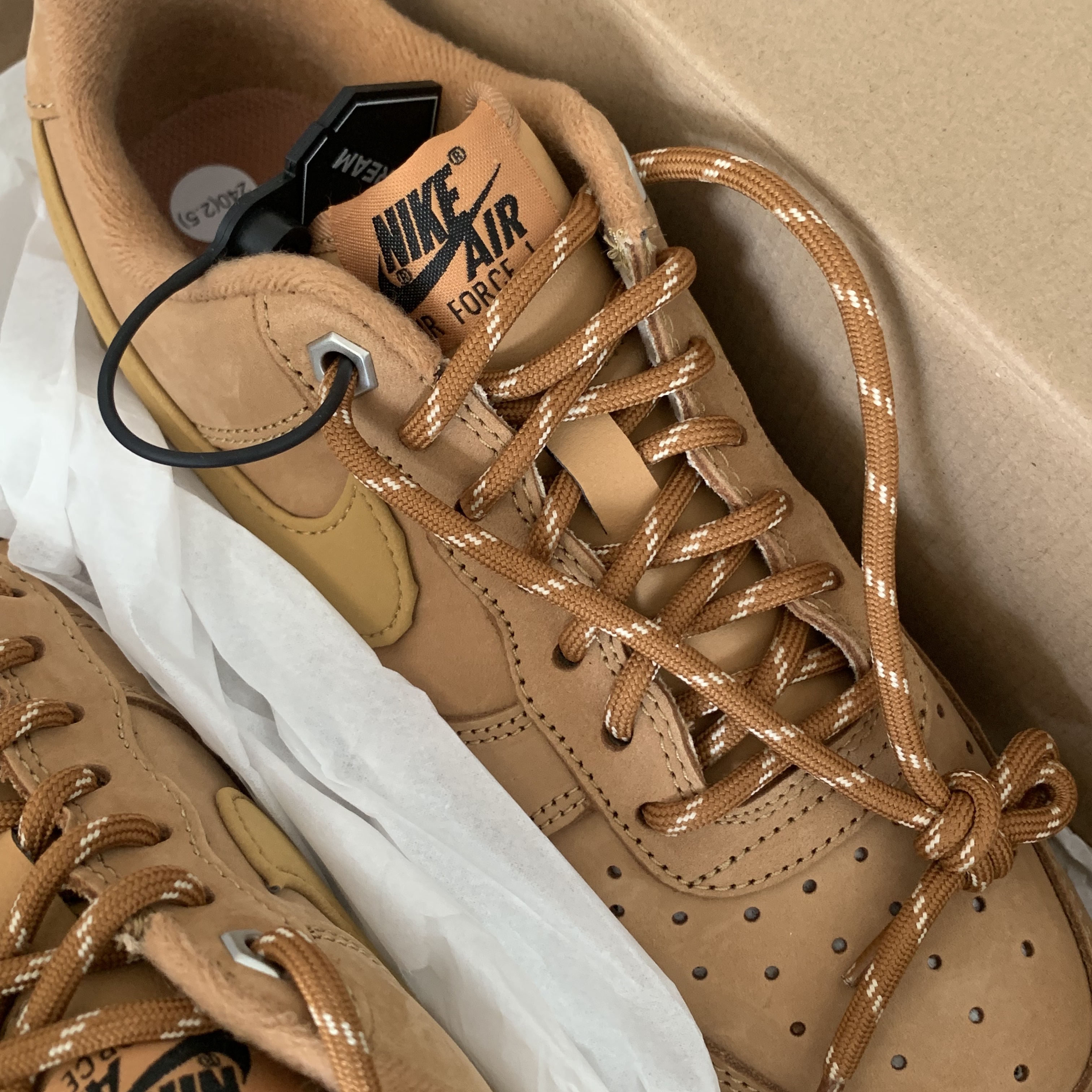 Nike Air Force 1 '07 WB Flax 착용 스타일 - 1