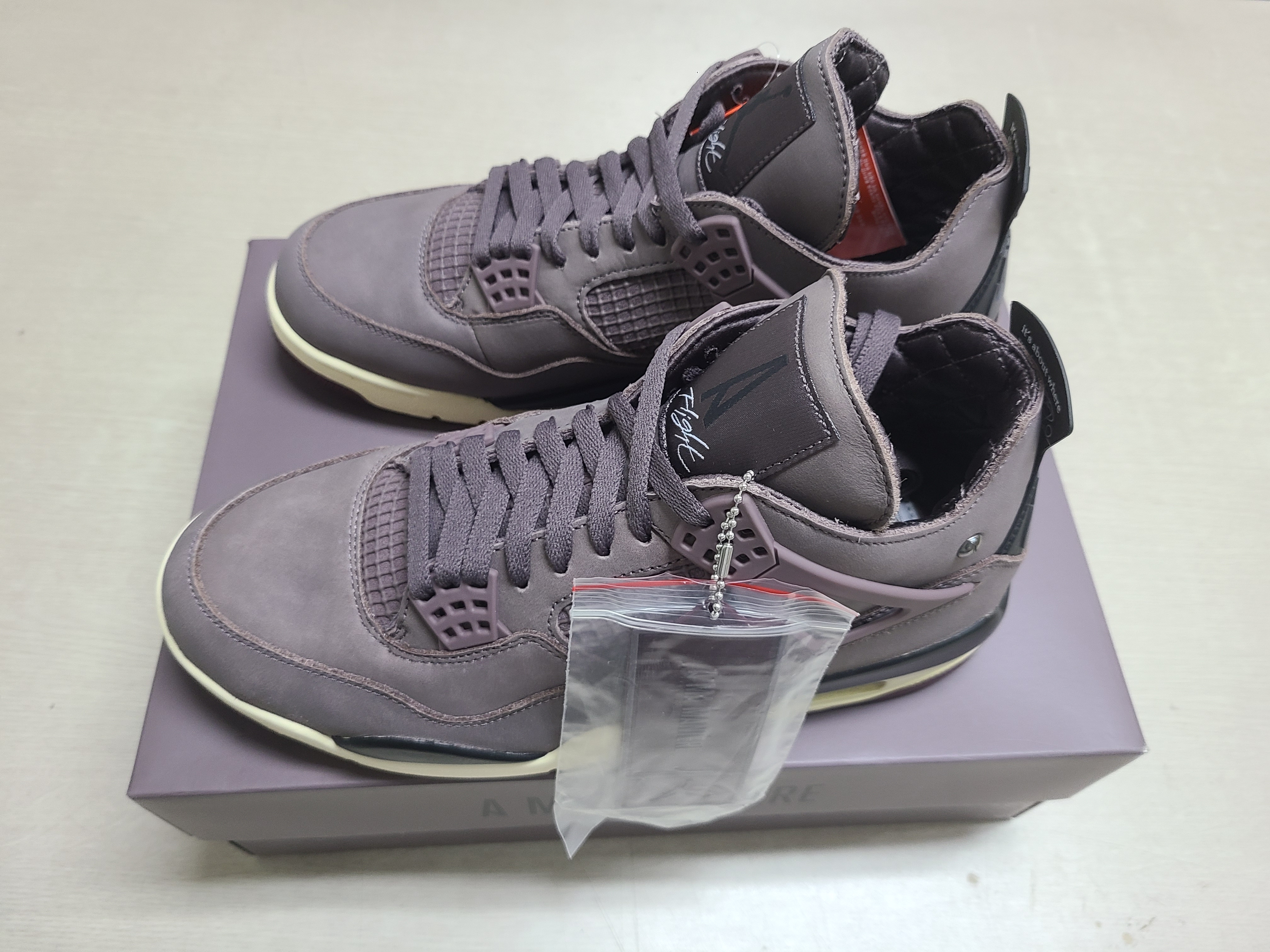 Jordan 4 x A Ma Maniere Retro Violet Ore 착용 스타일