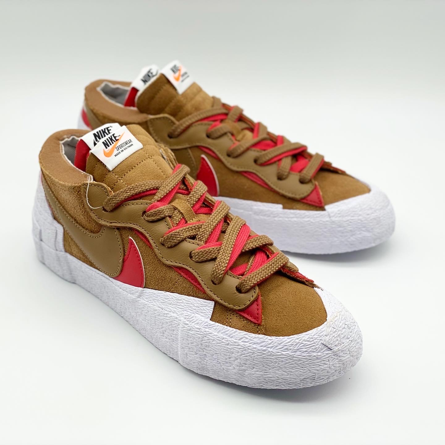 Nike x Sacai Blazer Low British Tan 착용 스타일 - 2