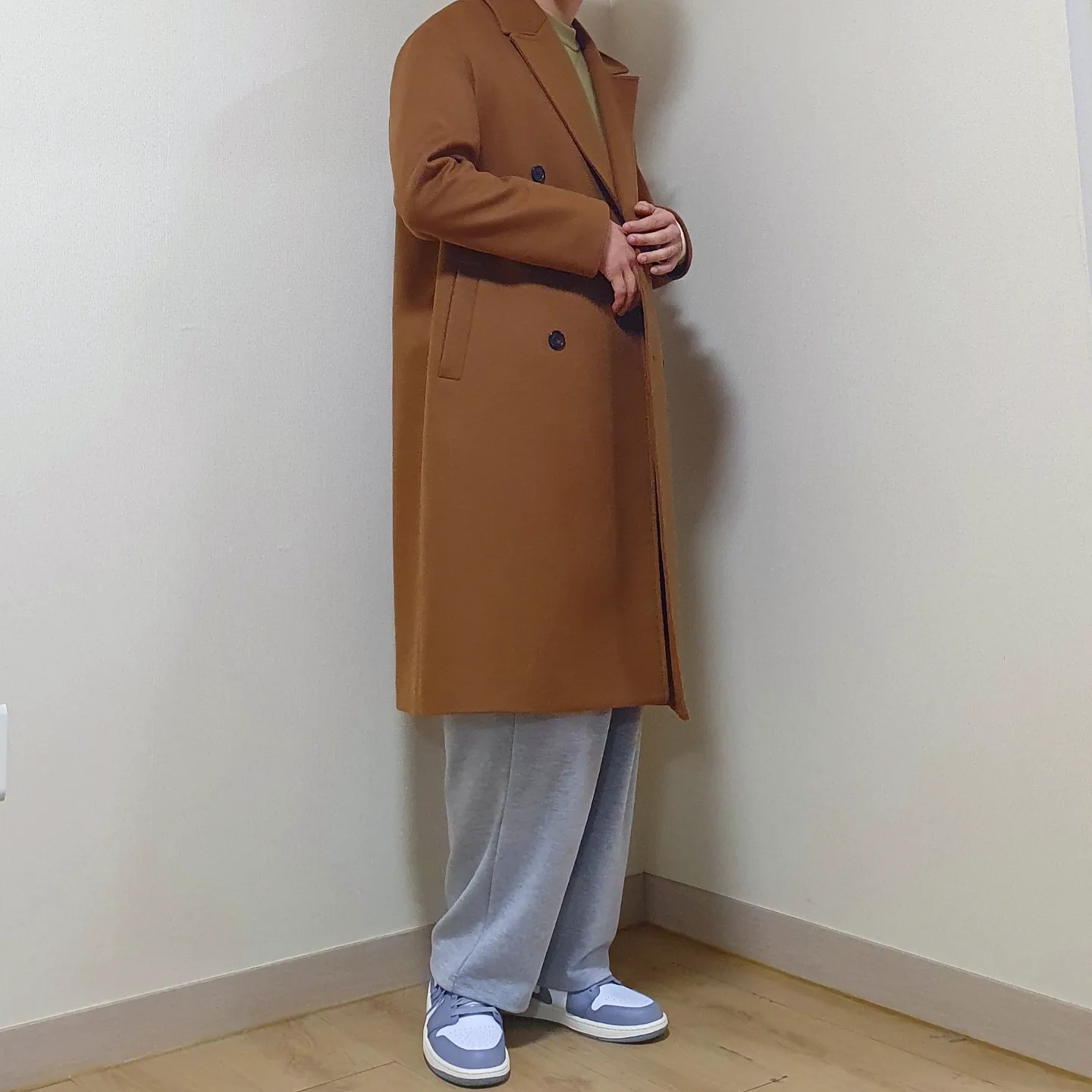 Jordan 1 Low Stealth and White 착용 스타일