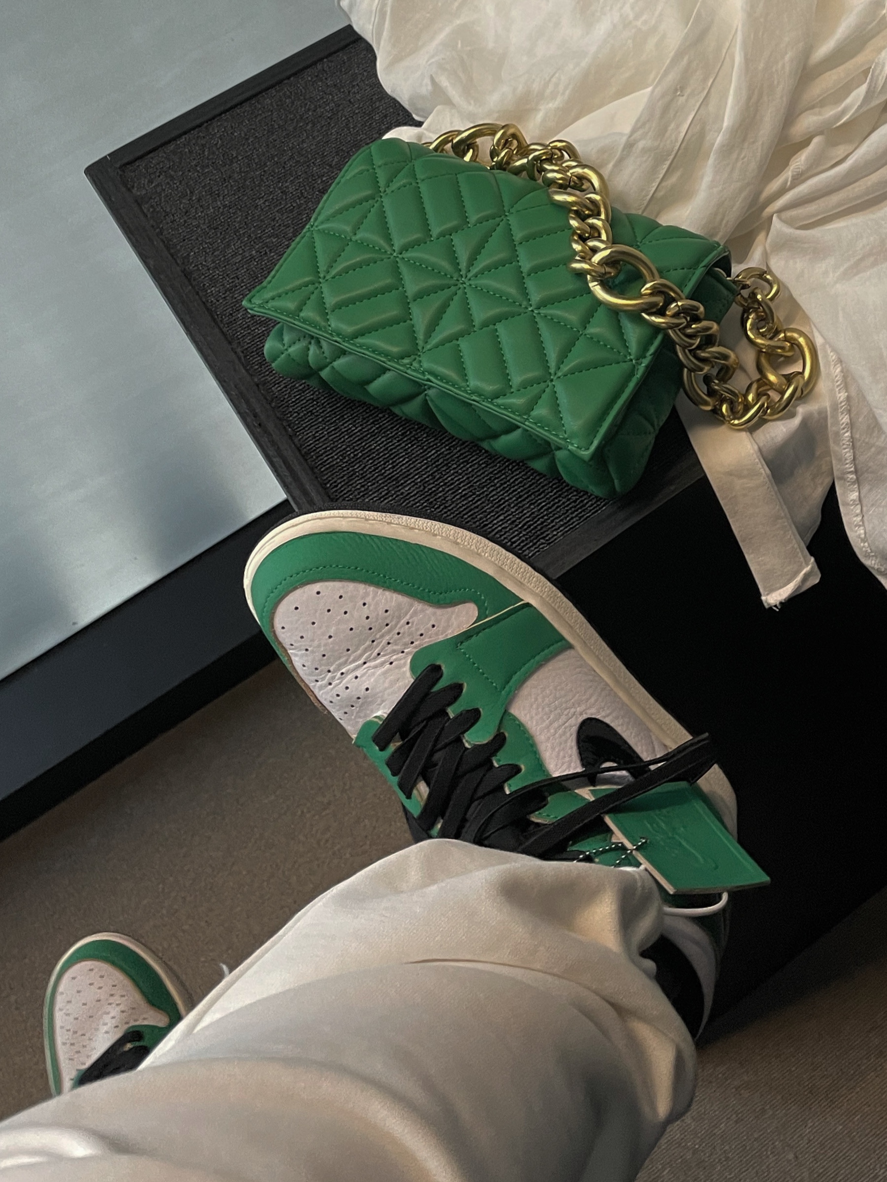 (W) Jordan 1 Retro High OG Lucky Green 착용 스타일 - 3