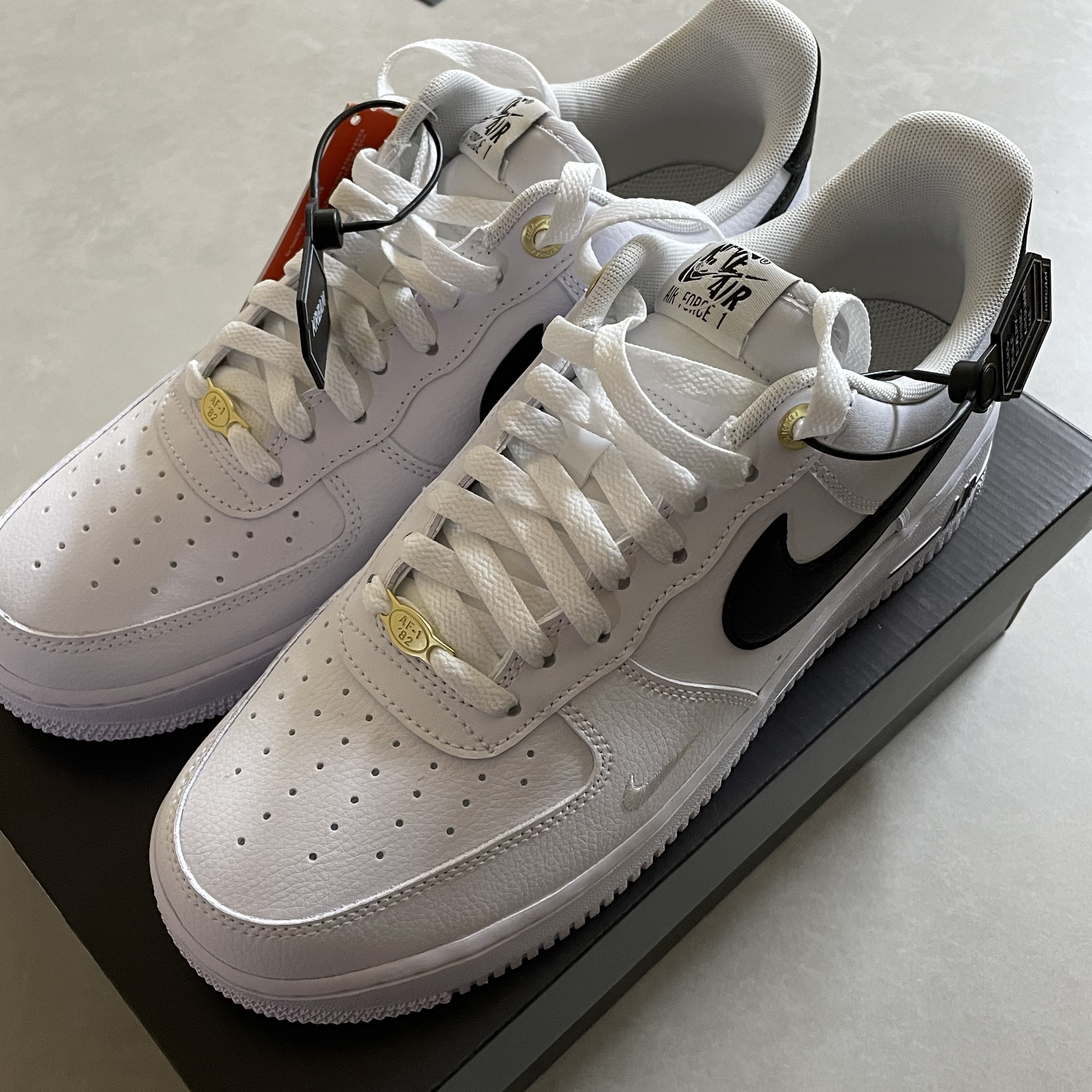 Nike Air Force 1 '07 LV8 40th Anniversary Join Forces White Black 착용 스타일