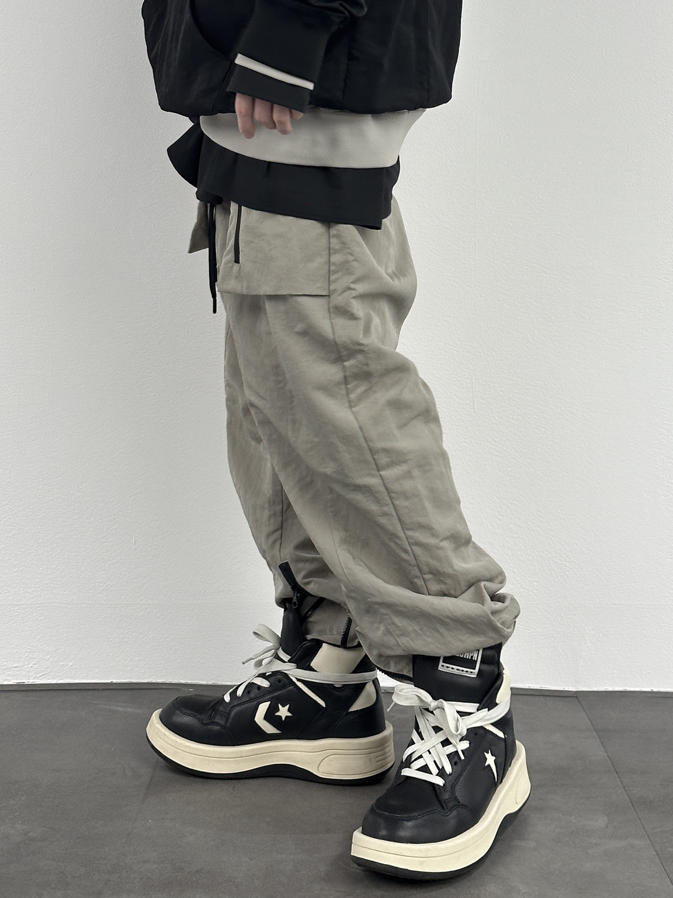 Converse x Drkshdw Turbowpn Black Cream 착용 스타일 - 2