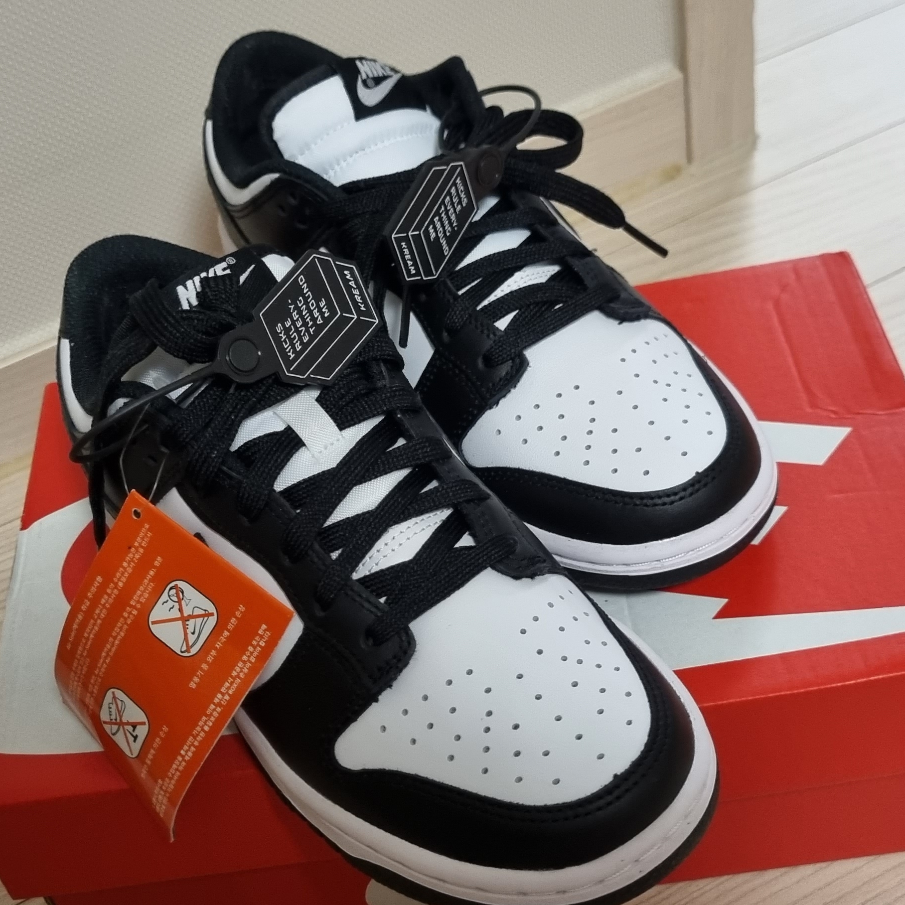 (W) Nike Dunk Low Black 착용 스타일 - 2