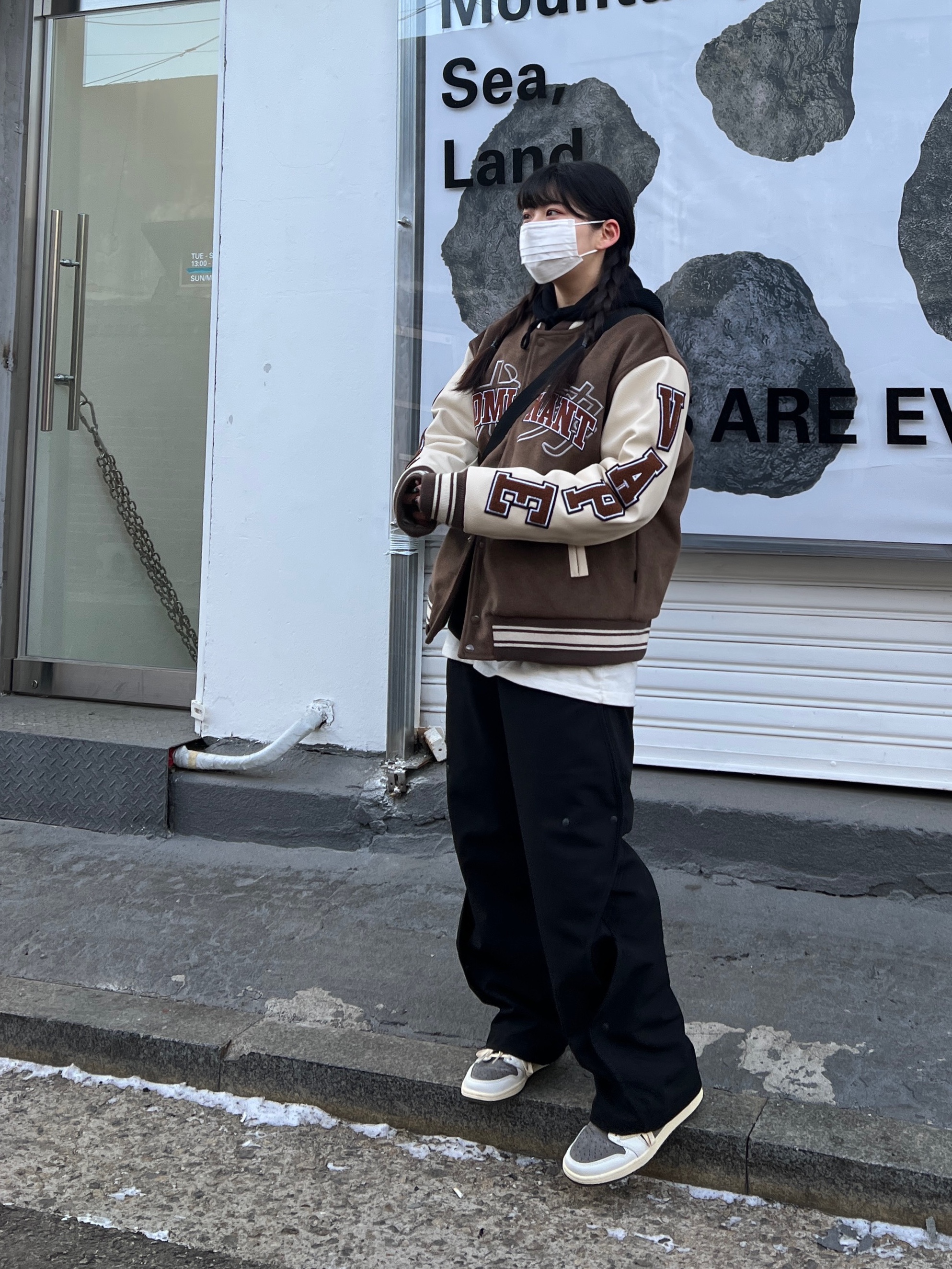 Jordan 1 x Travis Scott Retro Low OG SP Sail and Ridgerock, Sansan Gear Wave Pants Black - 22FW 착용 스타일