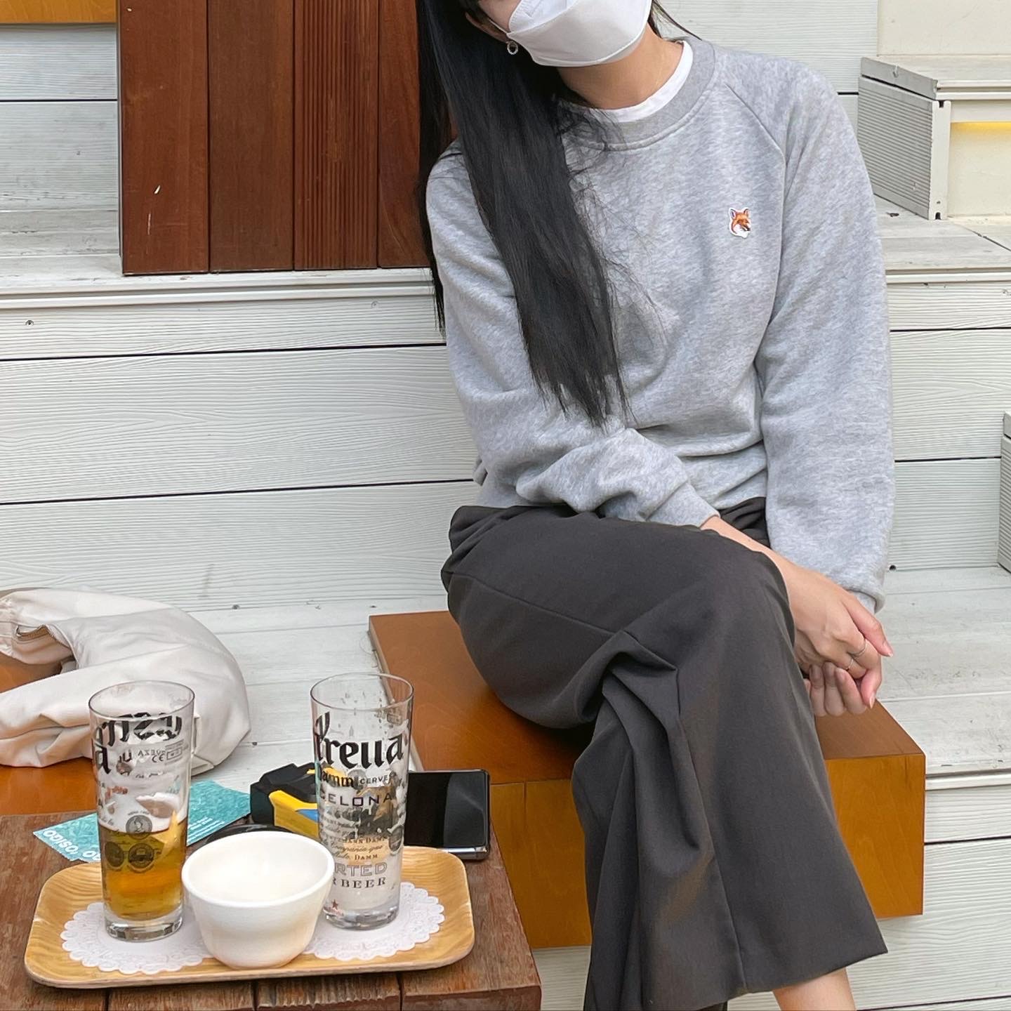 Maison Kitsune Fox Head Patch Classic Sweatshirt Grey Melange, (W) Maison Kitsune Fox Head Patch Adjusted Sweatshirt Grey Melange 착용 스타일