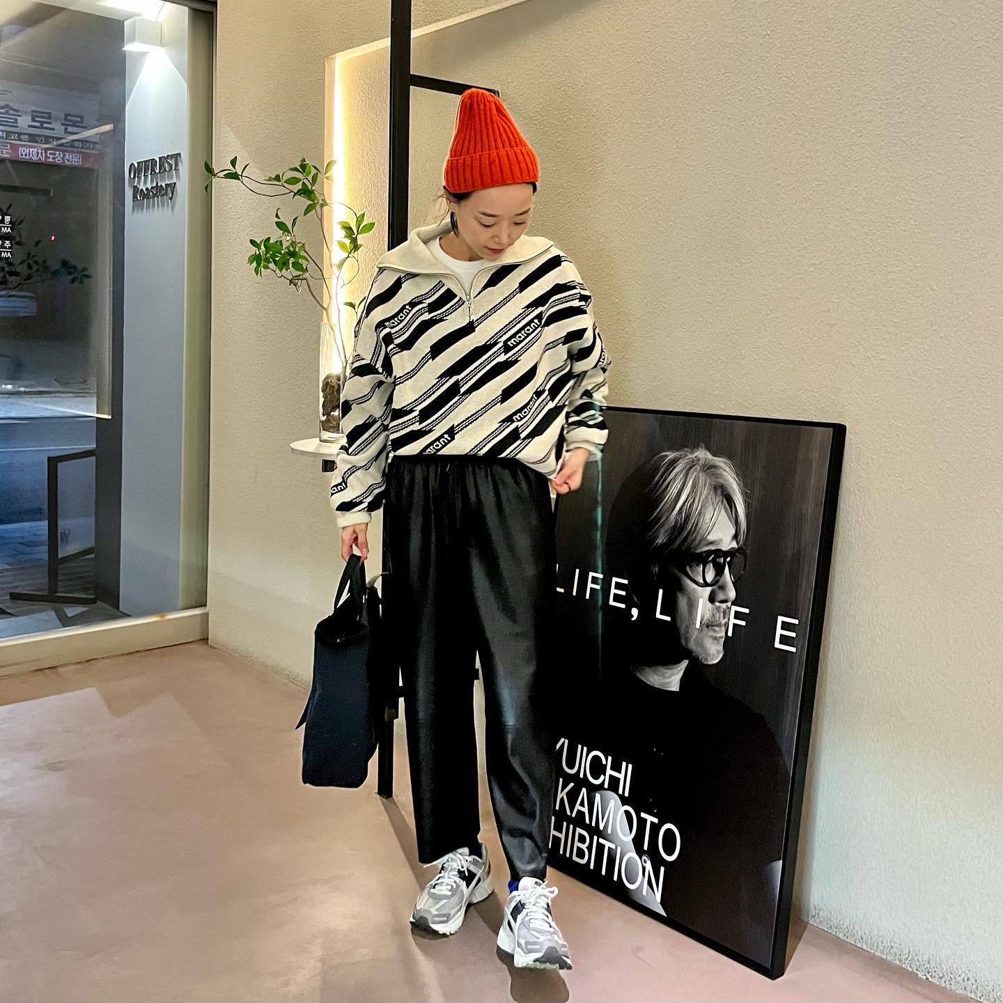 (W) Isabel Marant Edison Logo Sweater Ecru Black - 22SS 착용 스타일