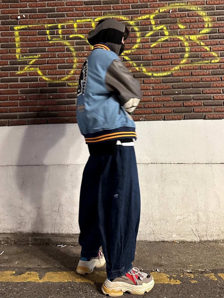 Zara x Ader Error Wide Leg Jeans Blue, Balenciaga Triple S Grey Red Blue 2018 Reissue 착용 스타일 - 3