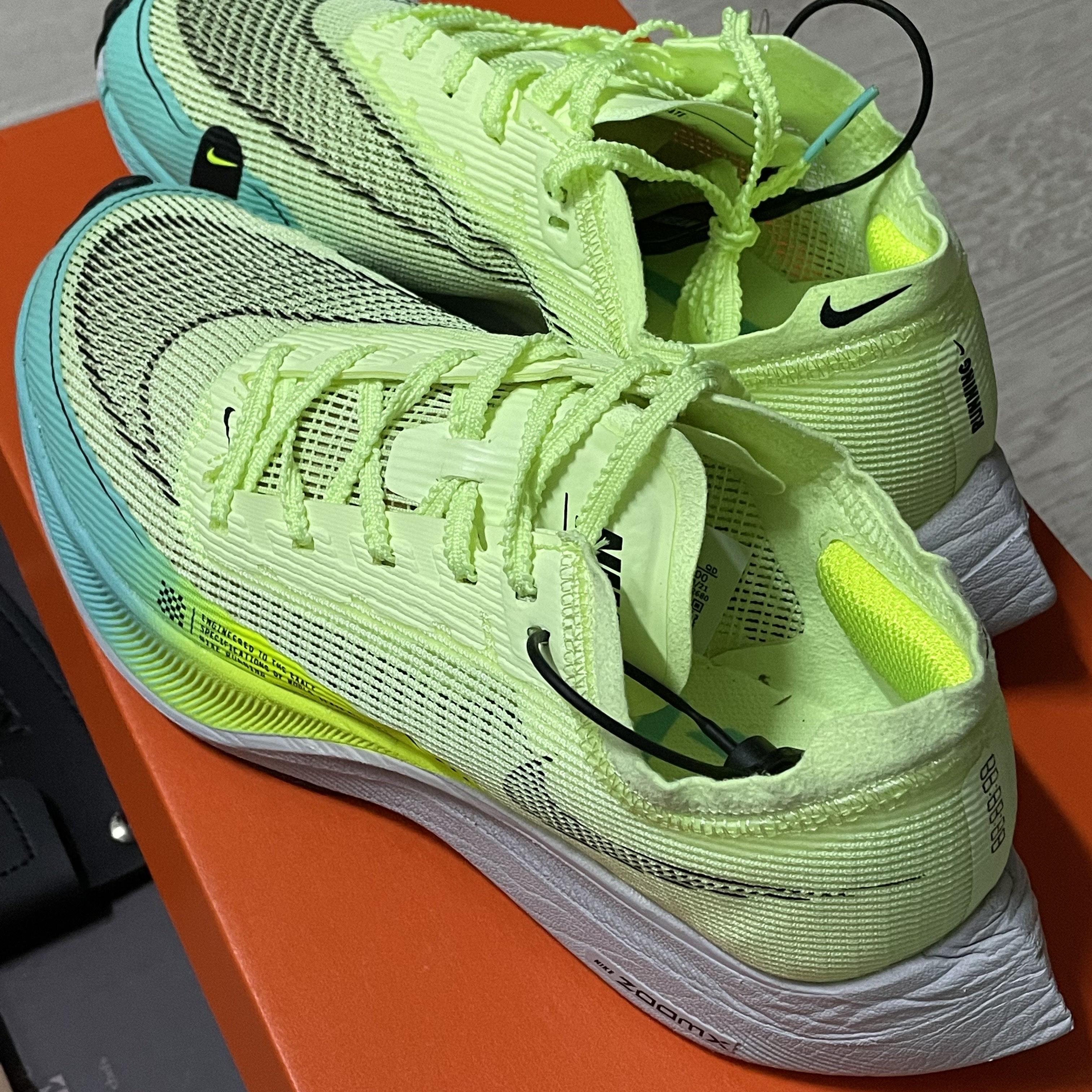 (W) Nike ZoomX Vaporfly Next% 2 Barely Volt 착용 스타일