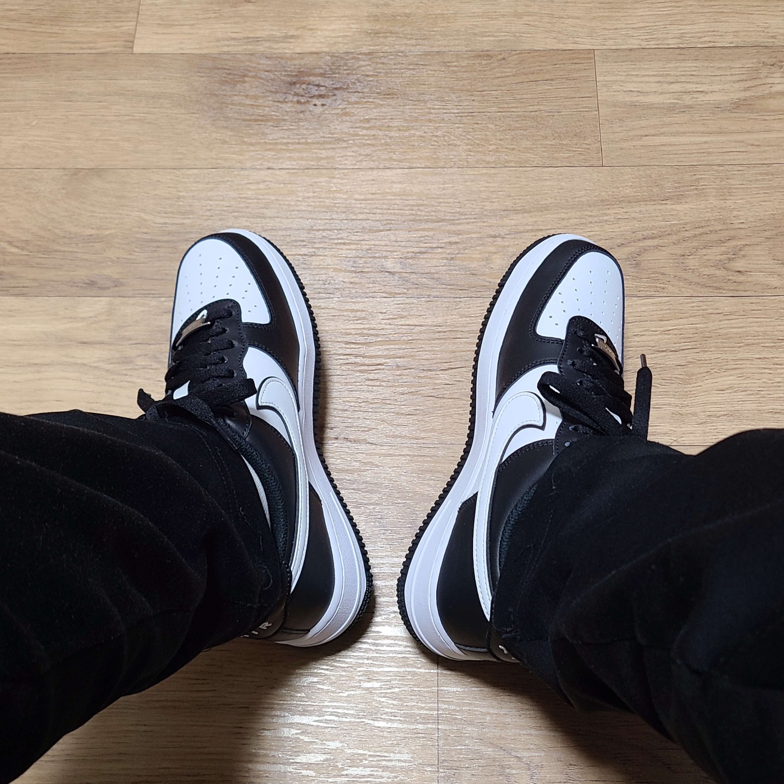 Nike Air Force 1 '07 Black White 착용 스타일