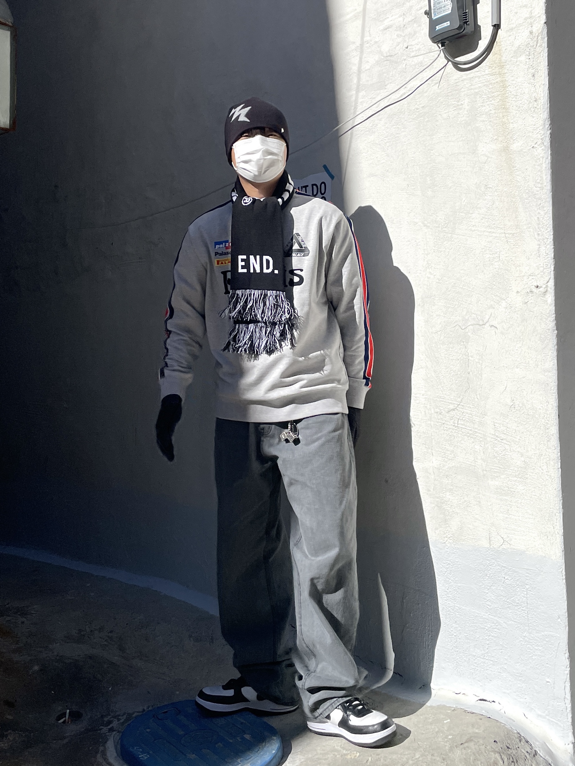 Palace Flag Stripe Crew Grey Marl - 22SS, Nike x Stussy Air Force 1 '07 Mid SP Black and Light Bone 착용 스타일 - 2