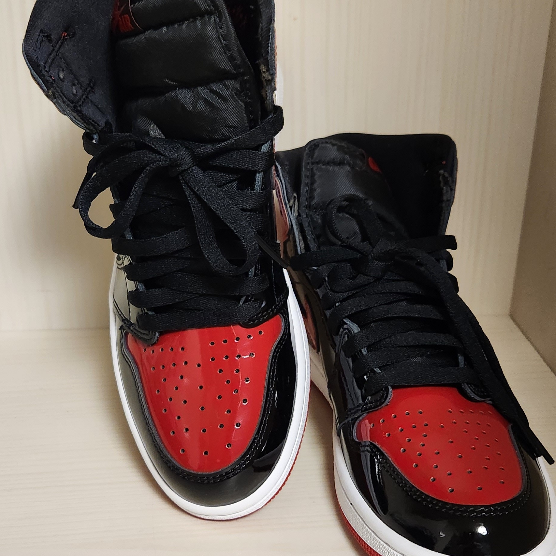 Jordan 1 Retro High OG Patent Bred 착용 스타일 - 2