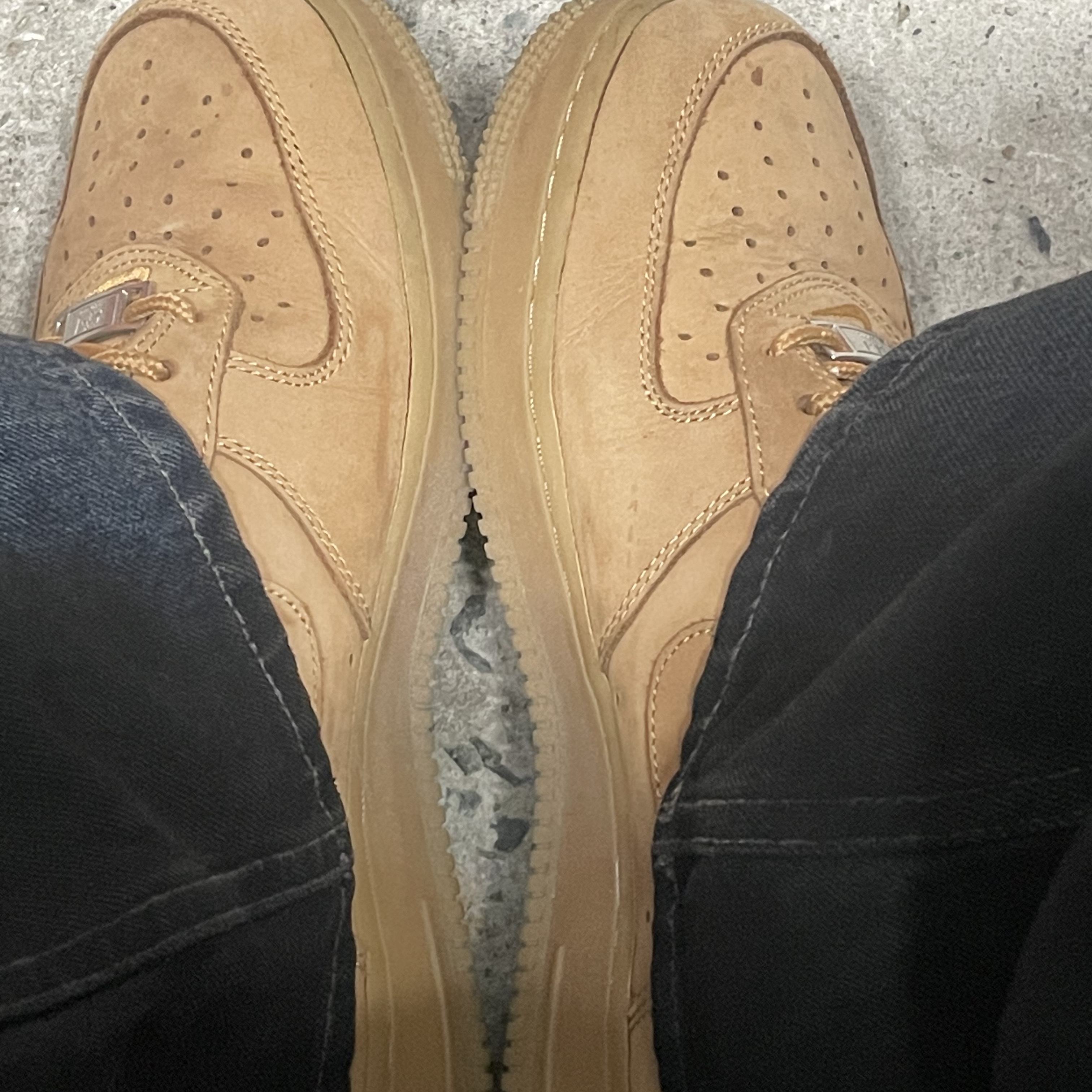 Nike x Supreme Air Force 1 Low Flax 착용 스타일