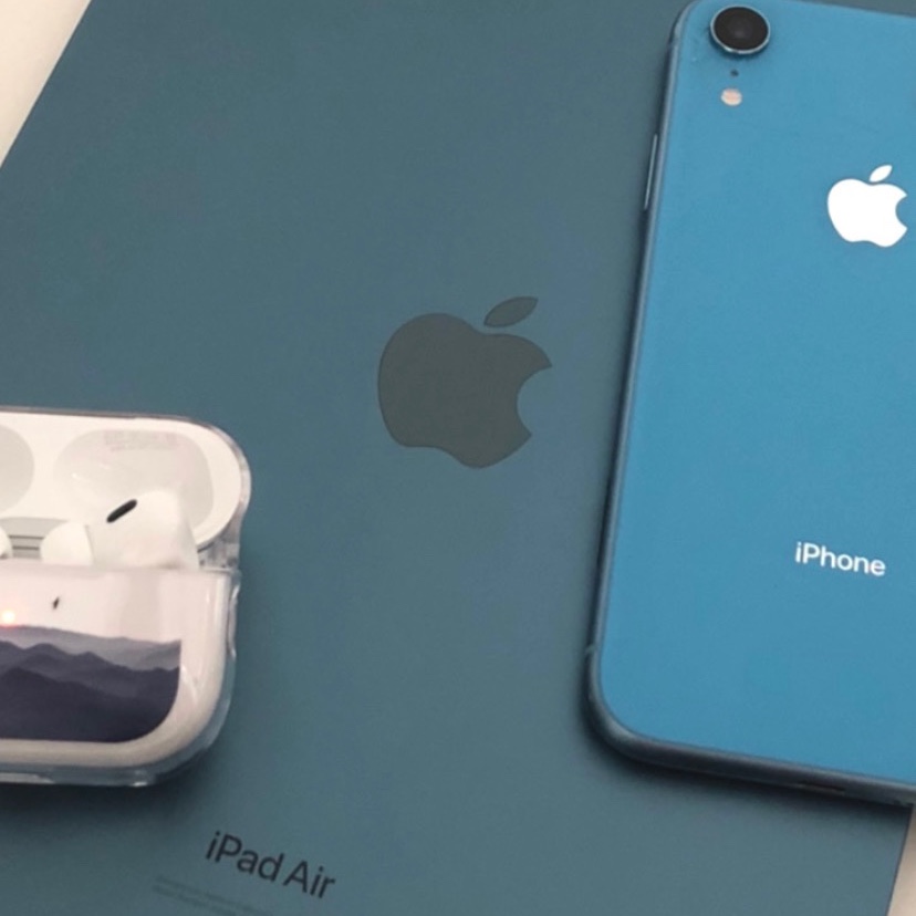 Apple AirPods Pro 2nd Gen (Korean Ver.), Apple iPad Air 5th Gen Wifi 64GB Blue (Korean Ver.) 착용 스타일 - 1