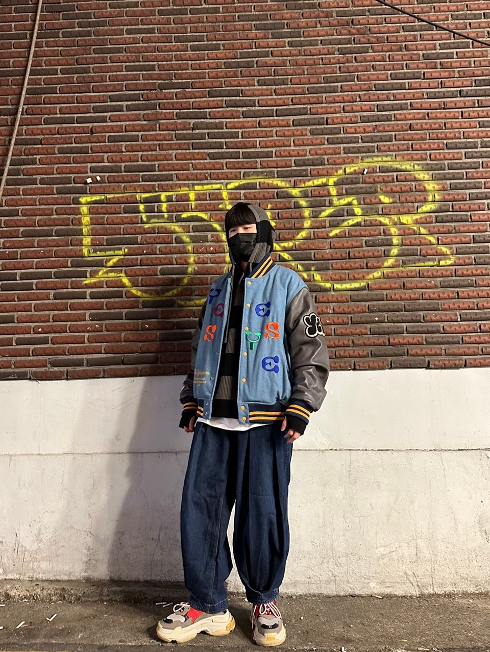 Zara x Ader Error Wide Leg Jeans Blue, Balenciaga Triple S Grey Red Blue 2018 Reissue 착용 스타일 - 4
