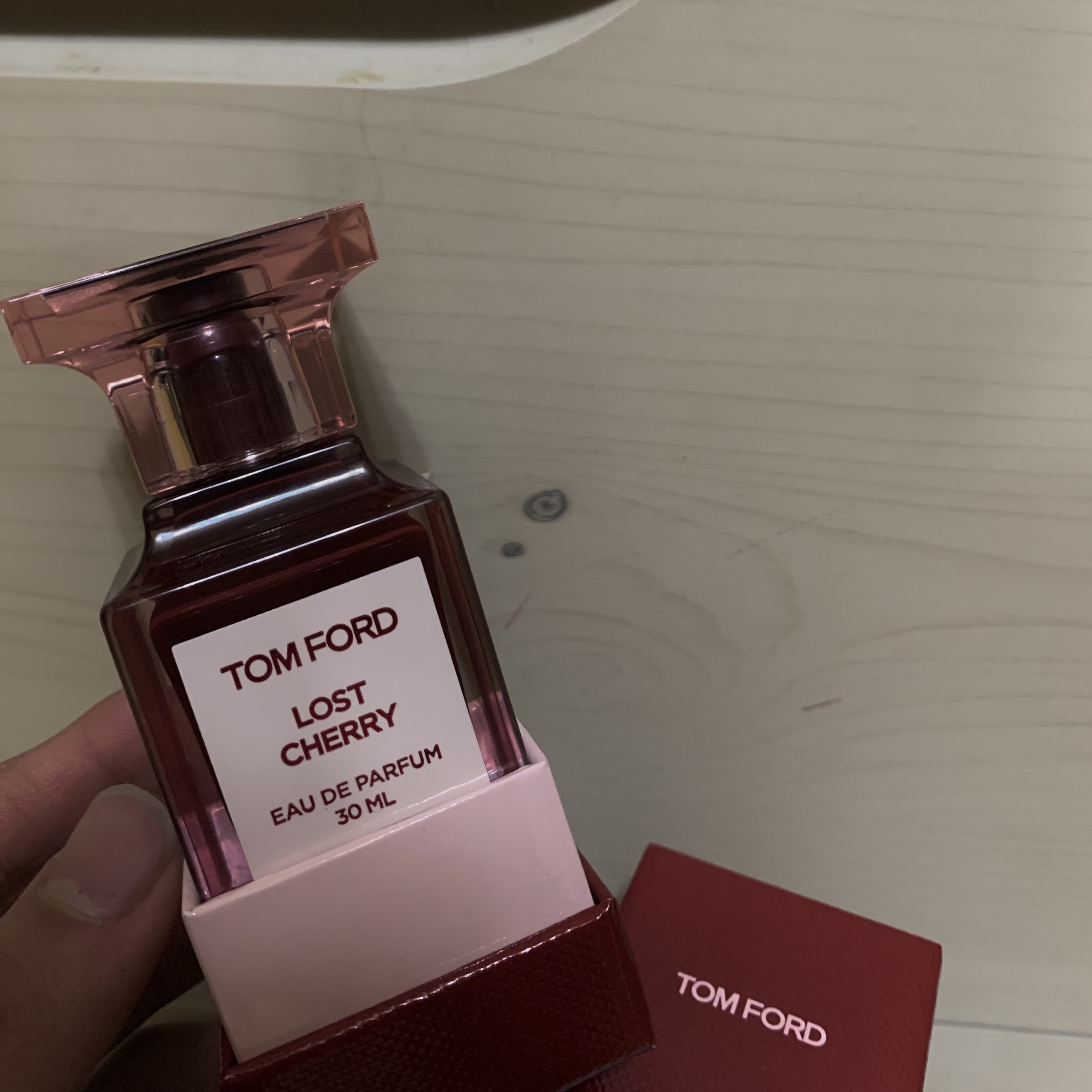 Kilian Flower of Immortality 50ml, Tom Ford Lost Cherry Eau De Parfum 100ml 착용 스타일 - 2