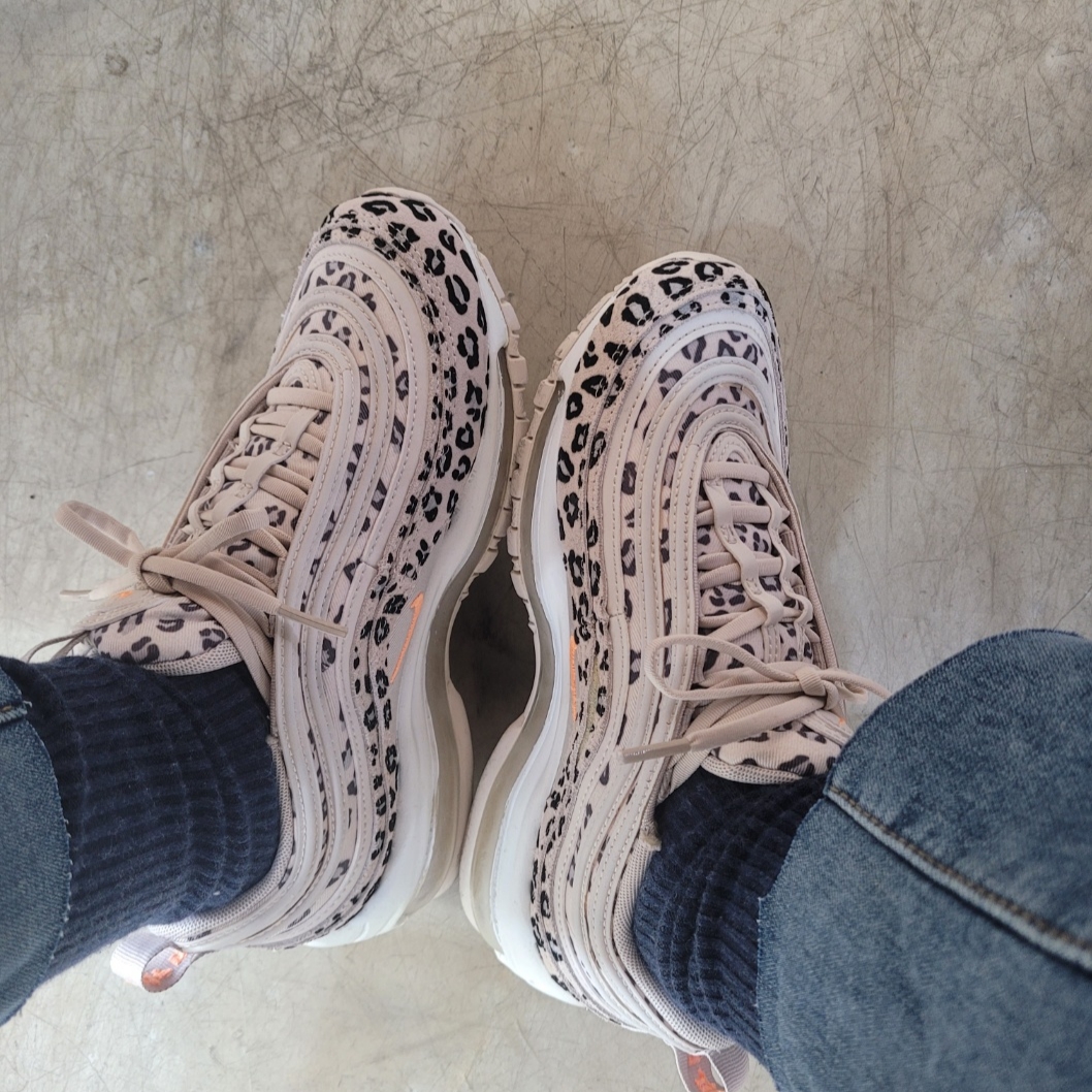 (W) Nike Air Max 97 SE Leopard 착용 스타일 - 1