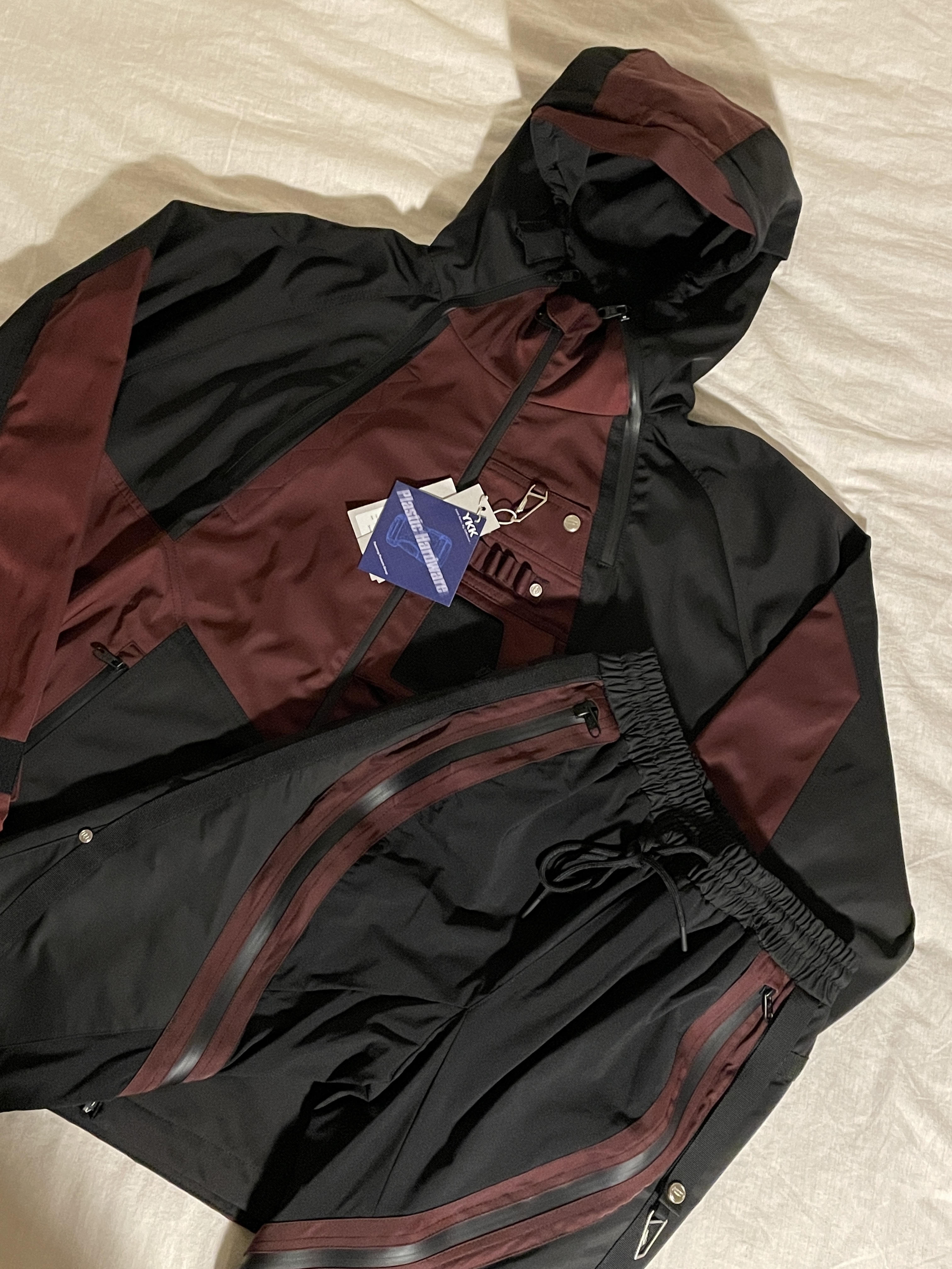 Undermycar Kame Multi Zip Turtle Shell Parka Hot Rod - 22FW, Balenciaga Runner Sneakers Grey Burgundy 착용 스타일 - 4