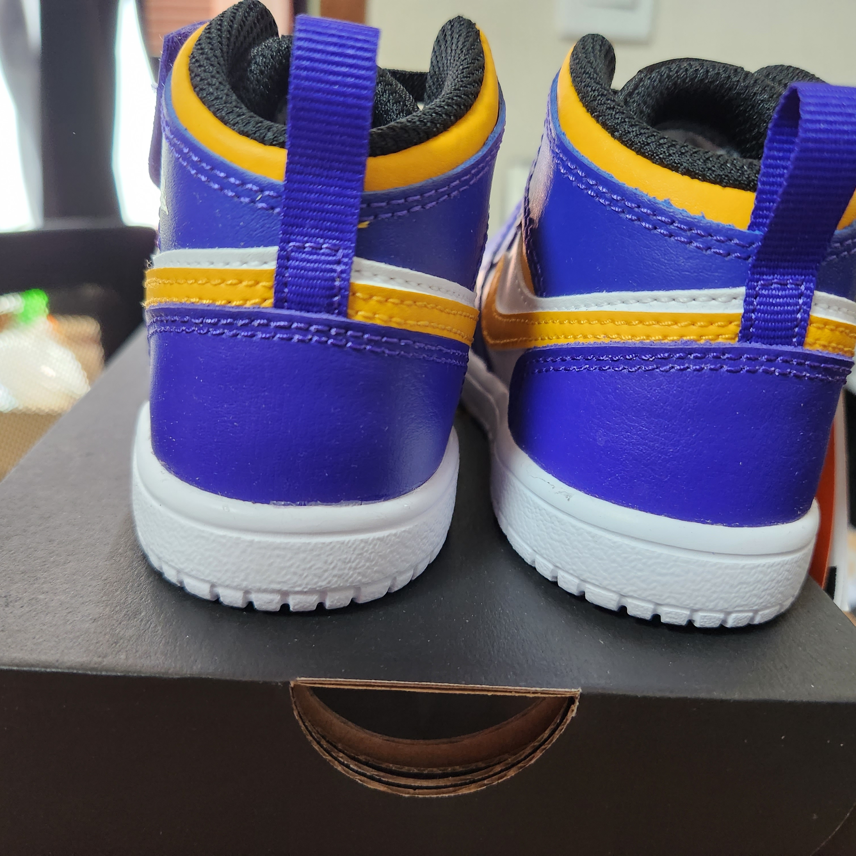 (TD) Jordan 1 Mid Alt Dark Concord Taxi 착용 스타일 - 4
