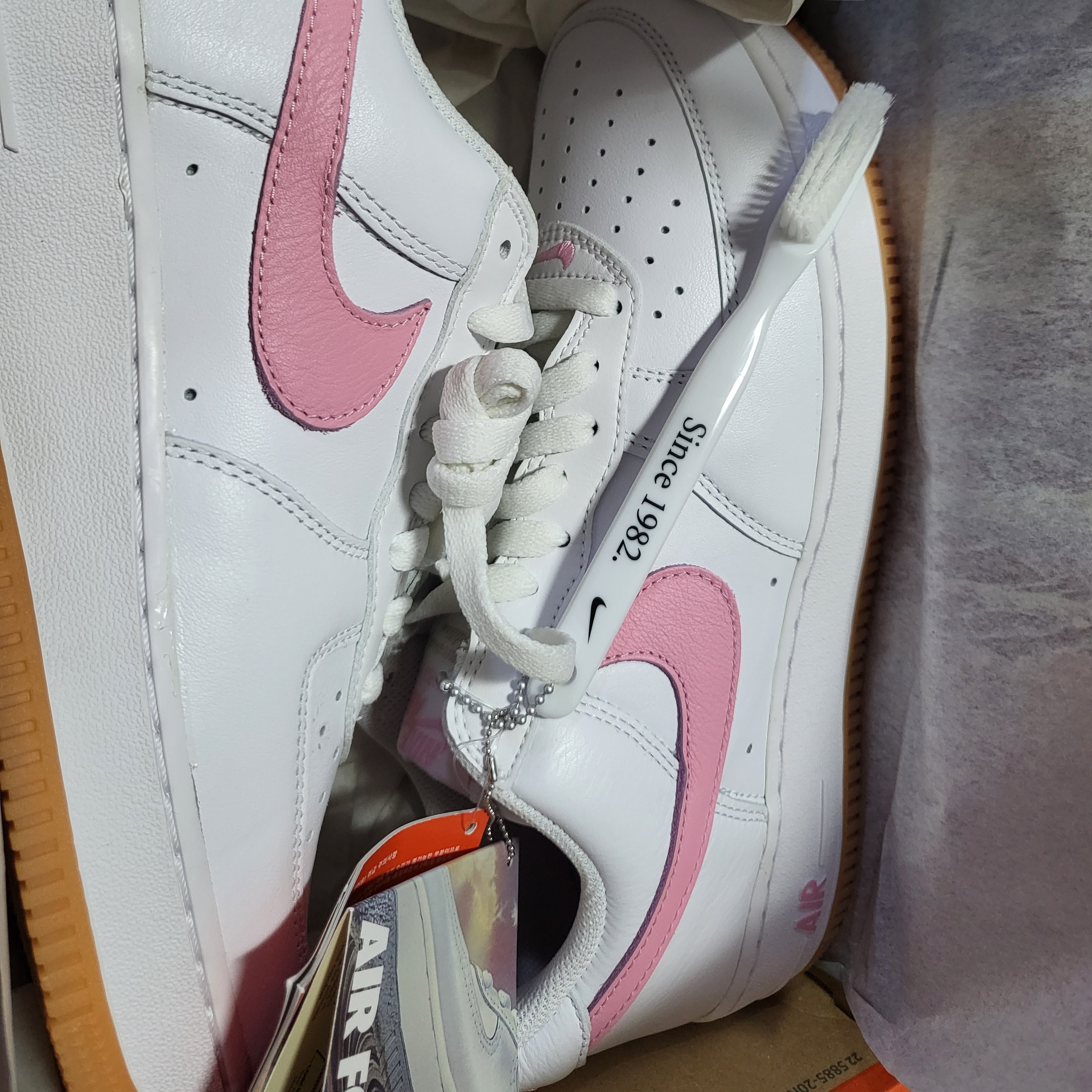 Nike Air Force 1 Low Retro Color of the Month White Pink 착용 스타일