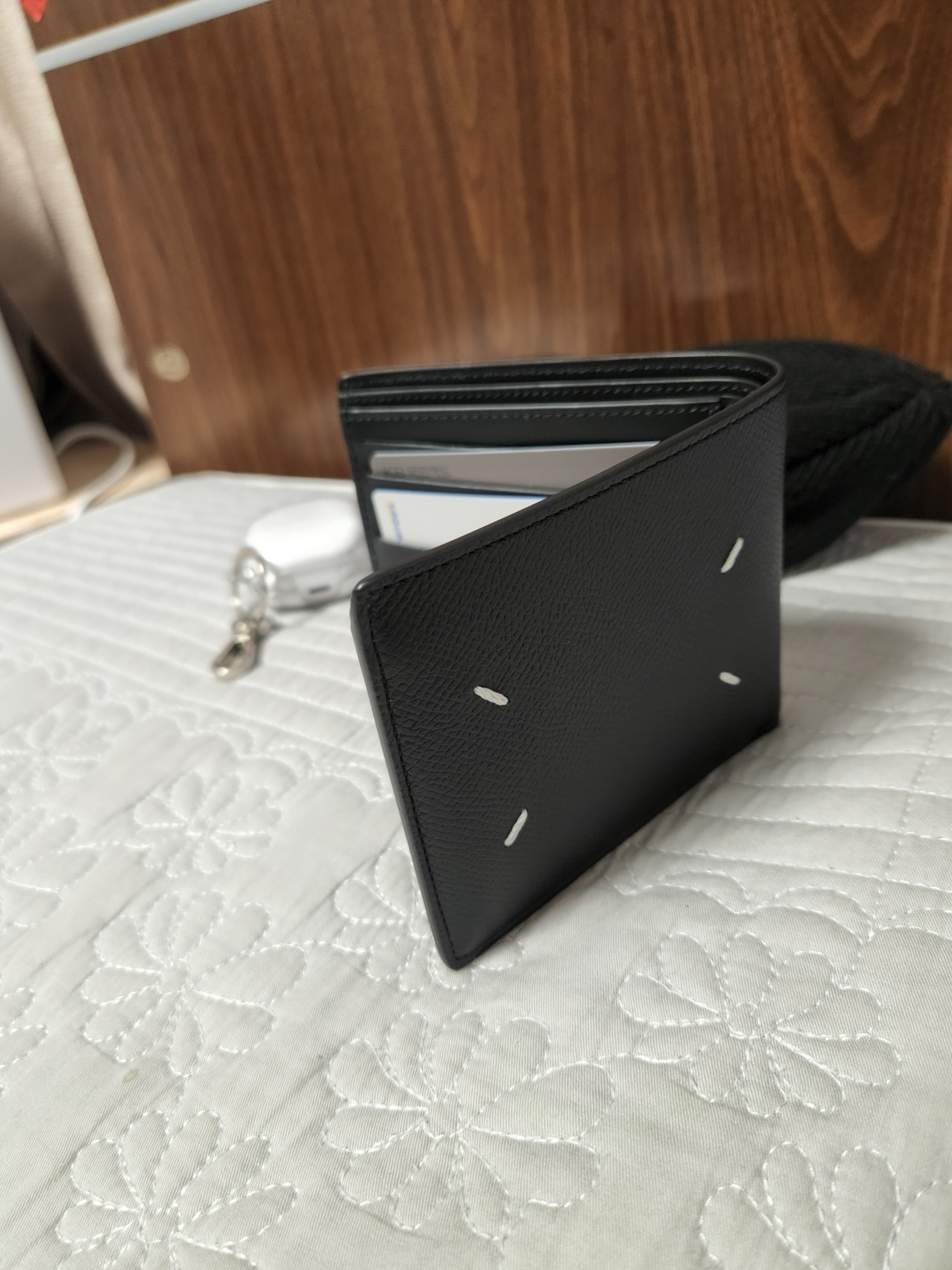 Maison Margiela Bovine Leather Bi-Fold Wallet Black 착용 스타일