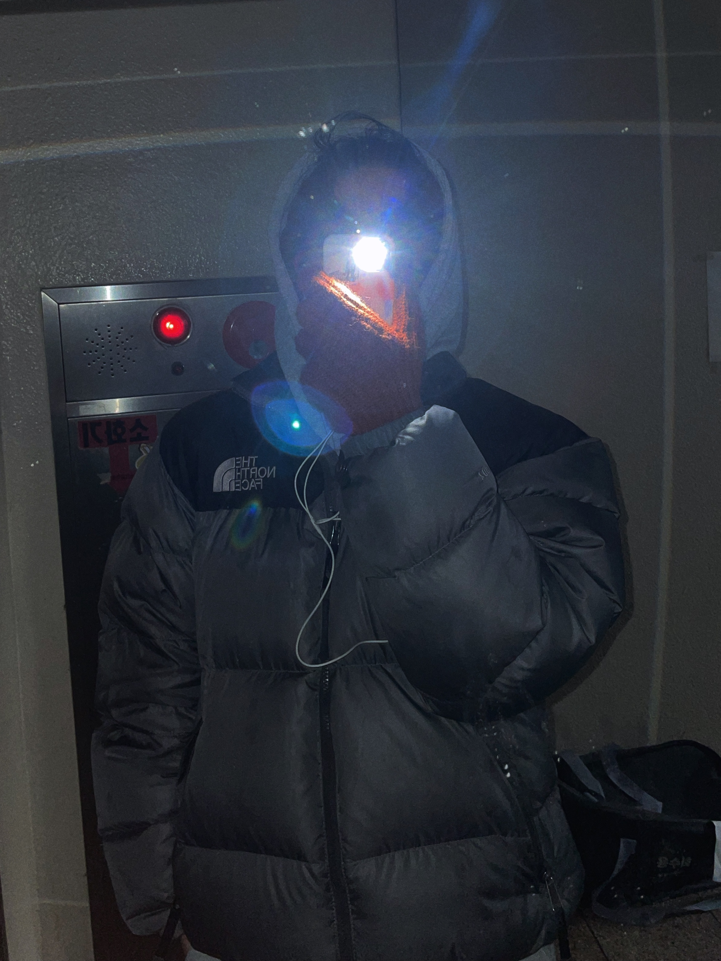 The North Face 1996 Eco Nuptse Jacket Black, The North Face White Label Novelty Nuptse Down Jacket Light Khaki 착용 스타일 - 1