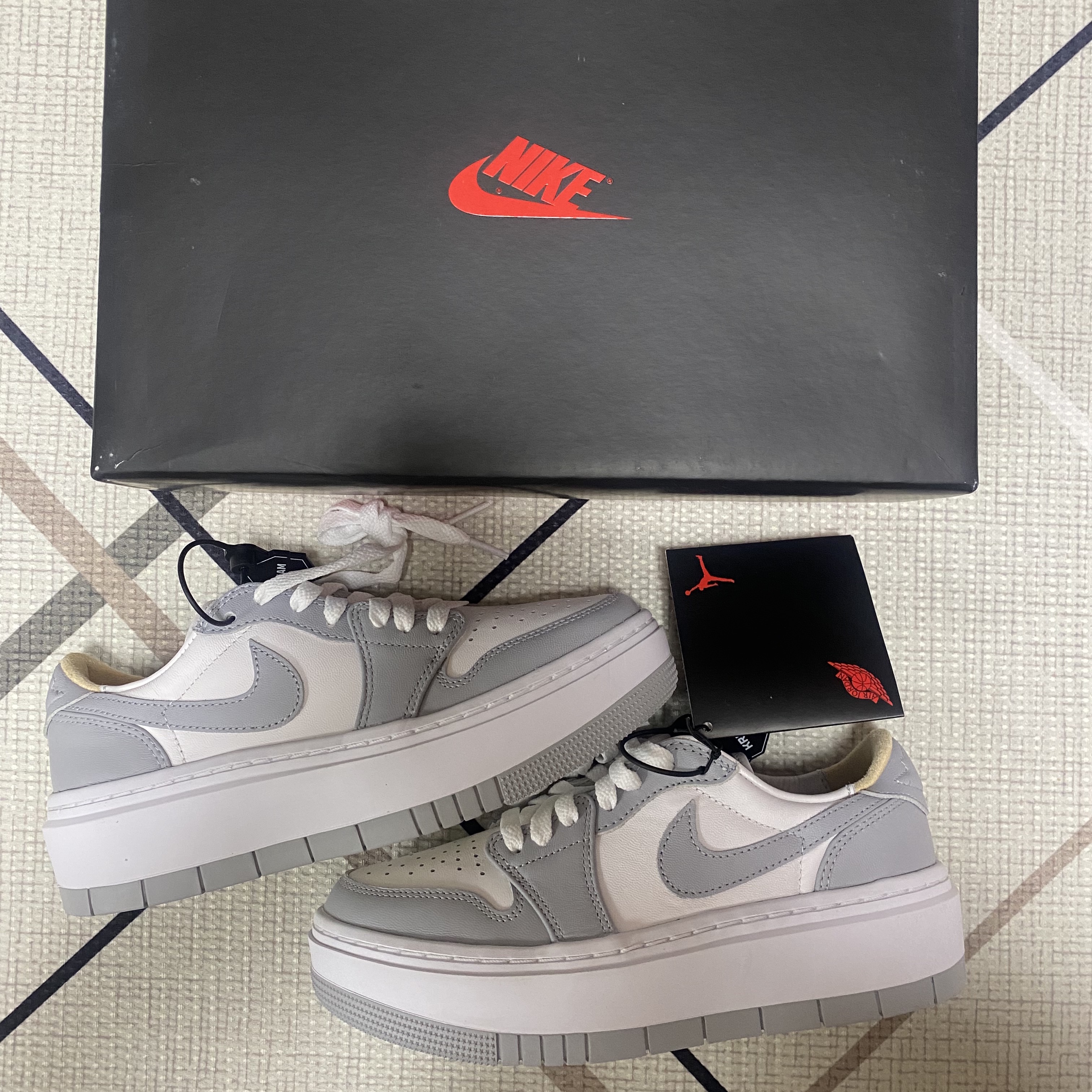 (W) Jordan 1 Elevate Low White and Wolf Grey 착용 스타일