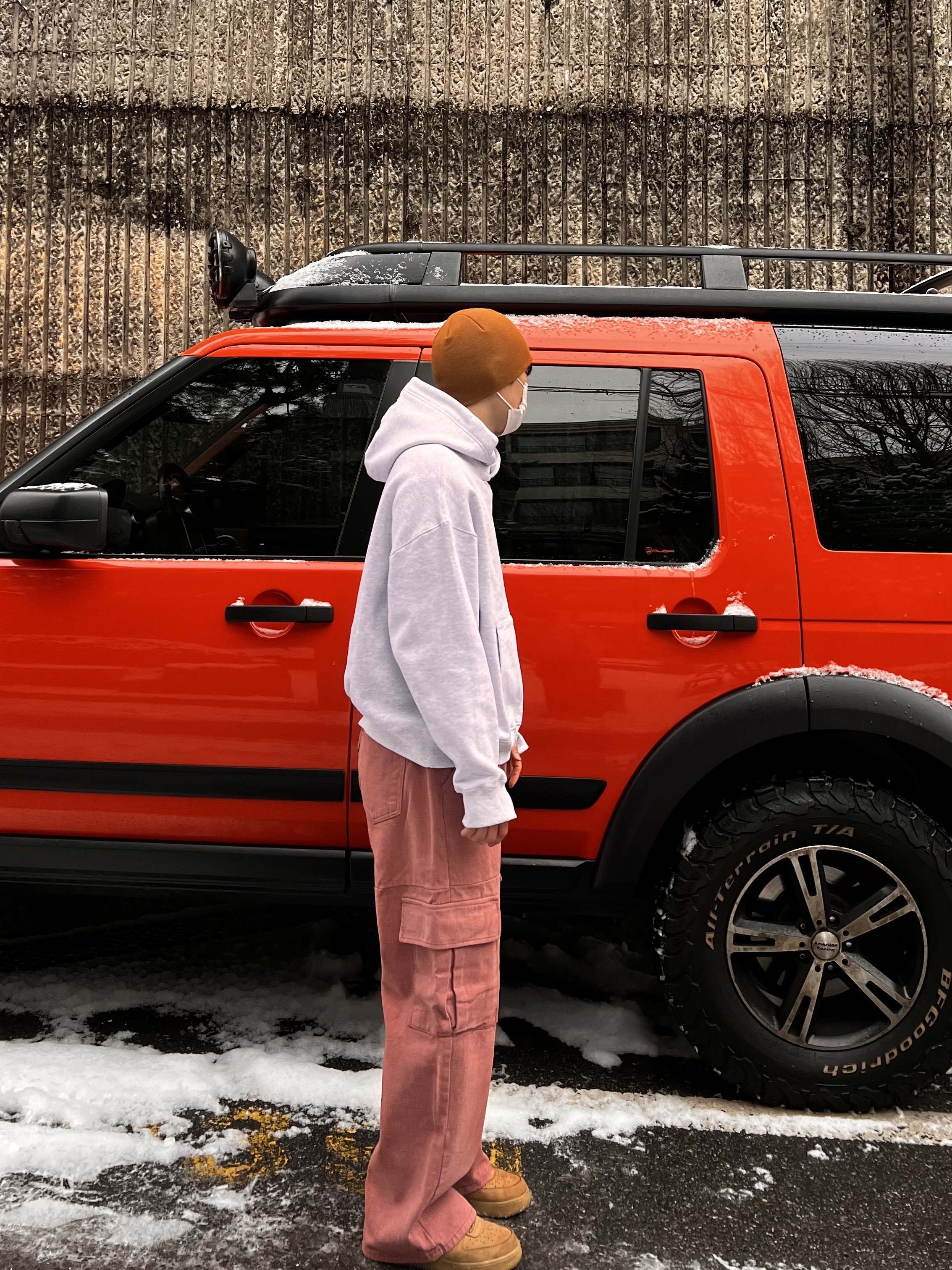 Nike Air Force 1 '07 WB Flax, Stussy Basic Skullcap Beanie Tangerine 착용 스타일 - 3