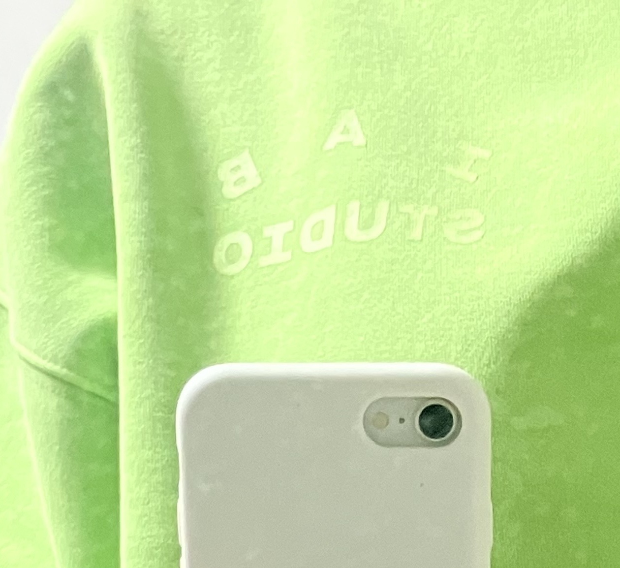 IAB Studio Pigment Hoodie & Sack Apple Green 착용 스타일